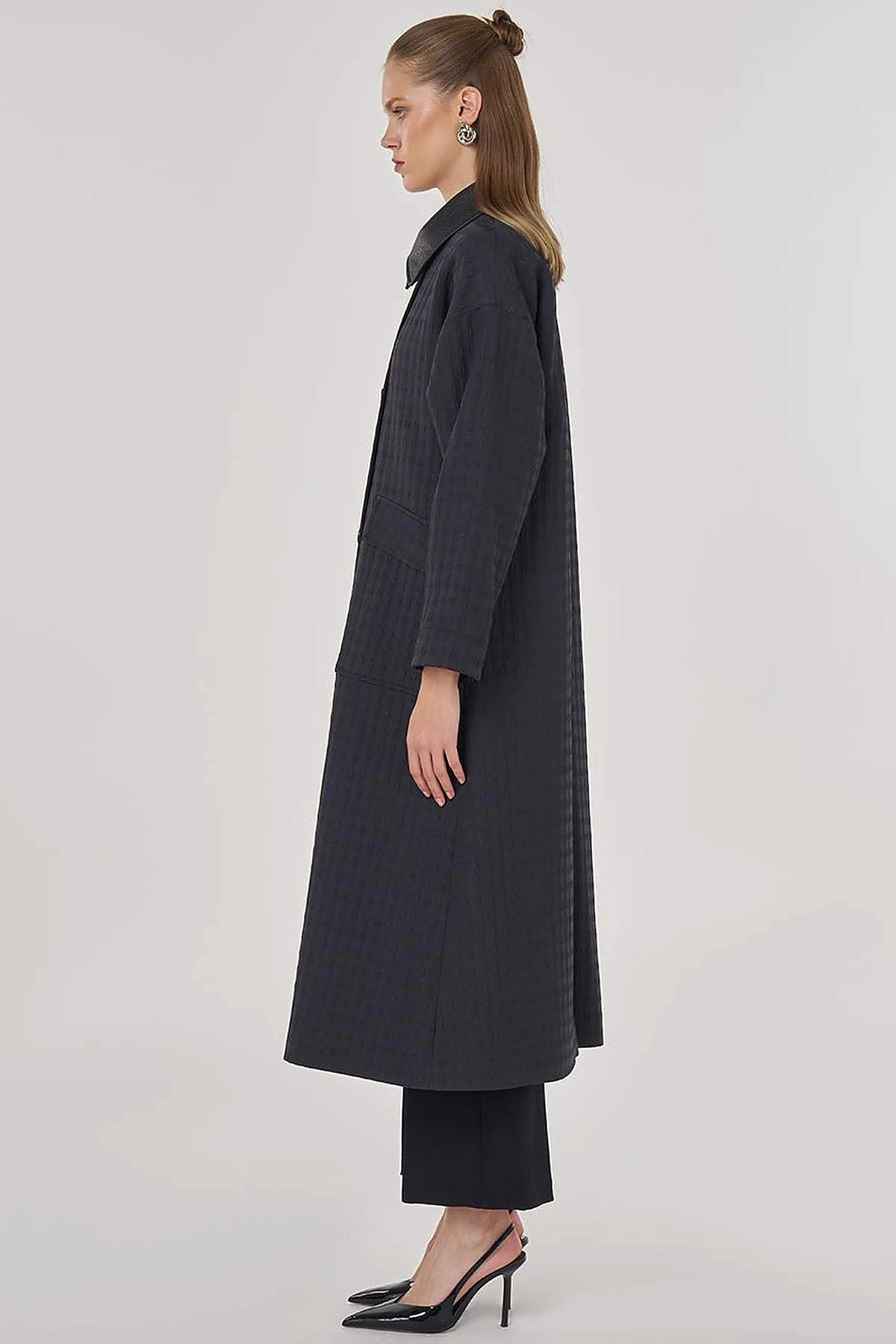 Notched Collar Houndstooth Pattern Trench Coat in Black