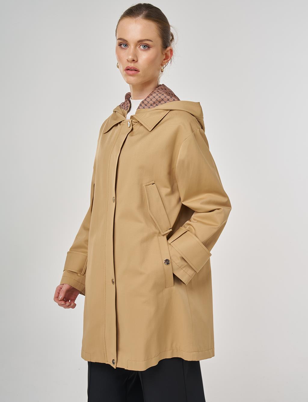 Hooded Short Trench Coat in Beige