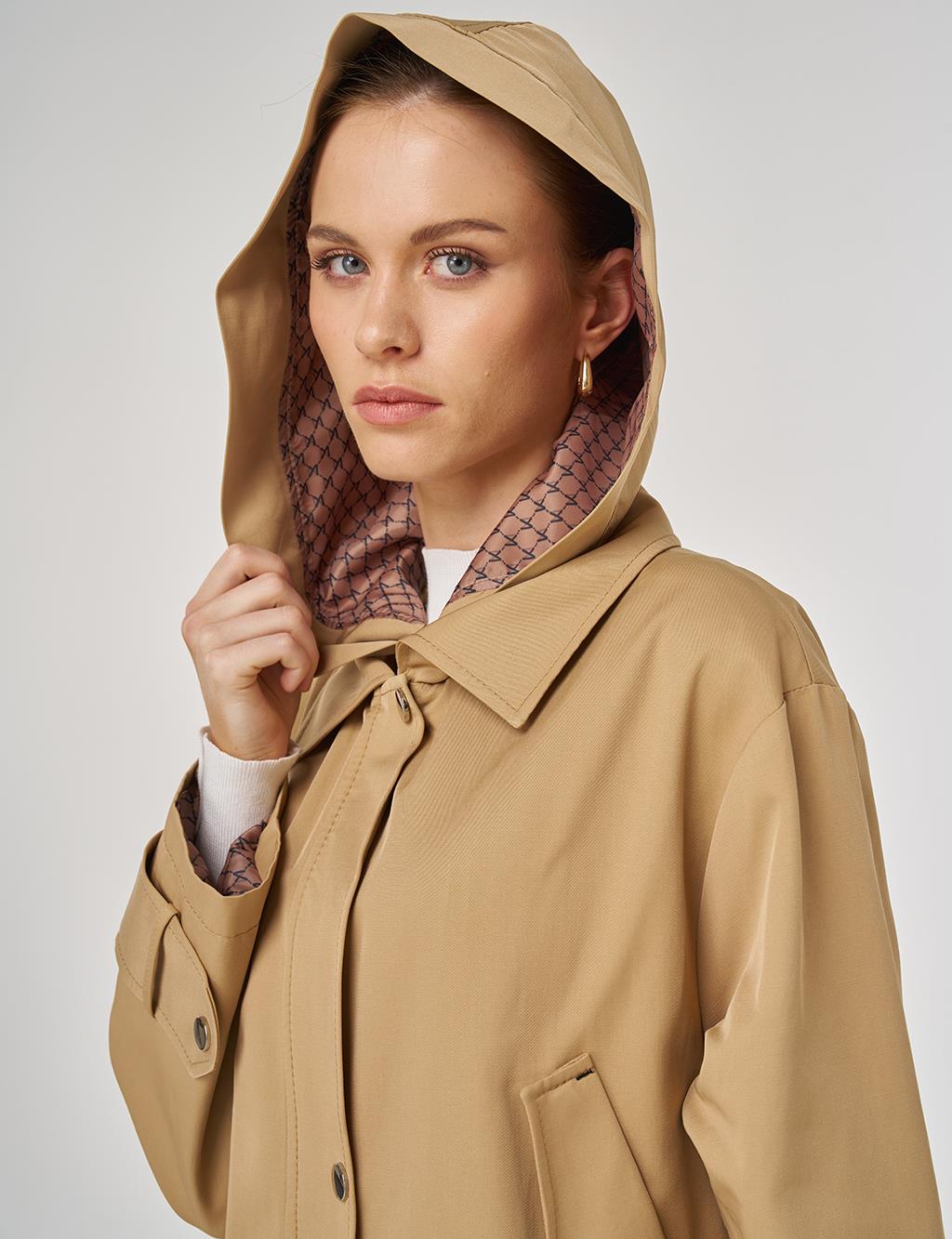 Hooded Short Trench Coat in Beige