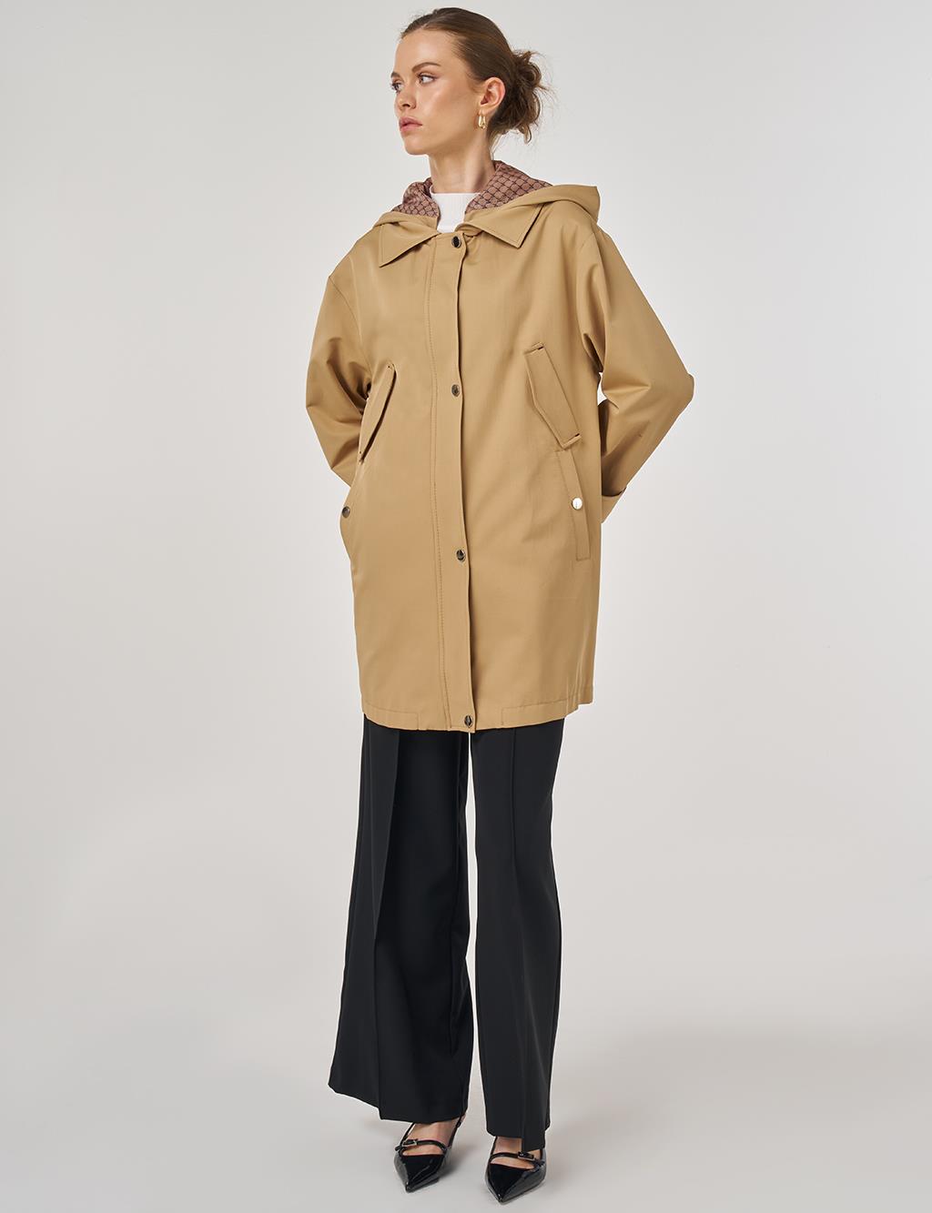 Hooded Short Trench Coat in Beige