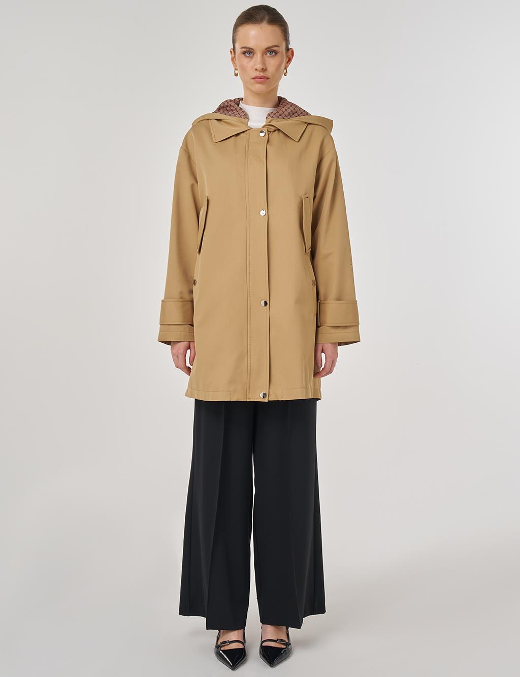 Hooded Short Trench Coat in Beige