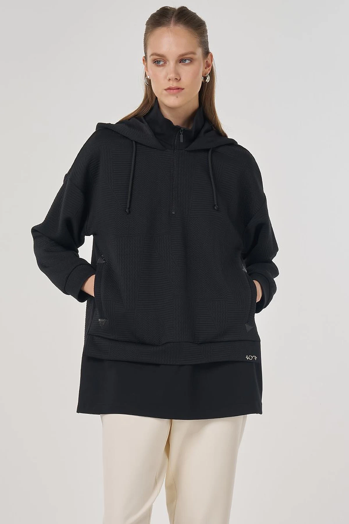 Patterned Double-Look Sweatshirt in Black