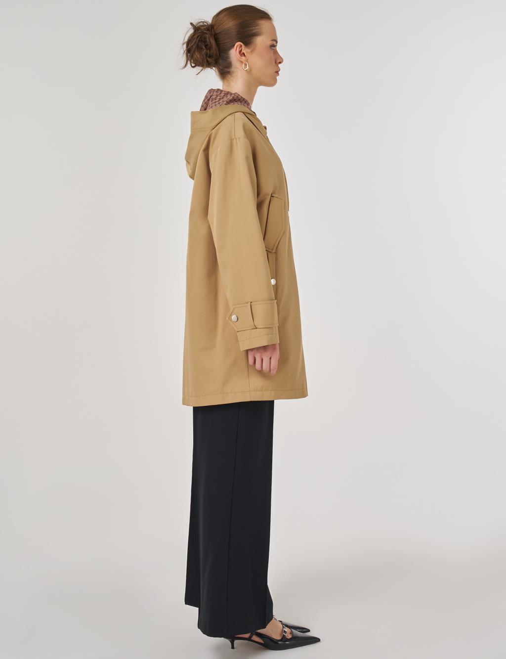 Hooded Short Trench Coat in Beige