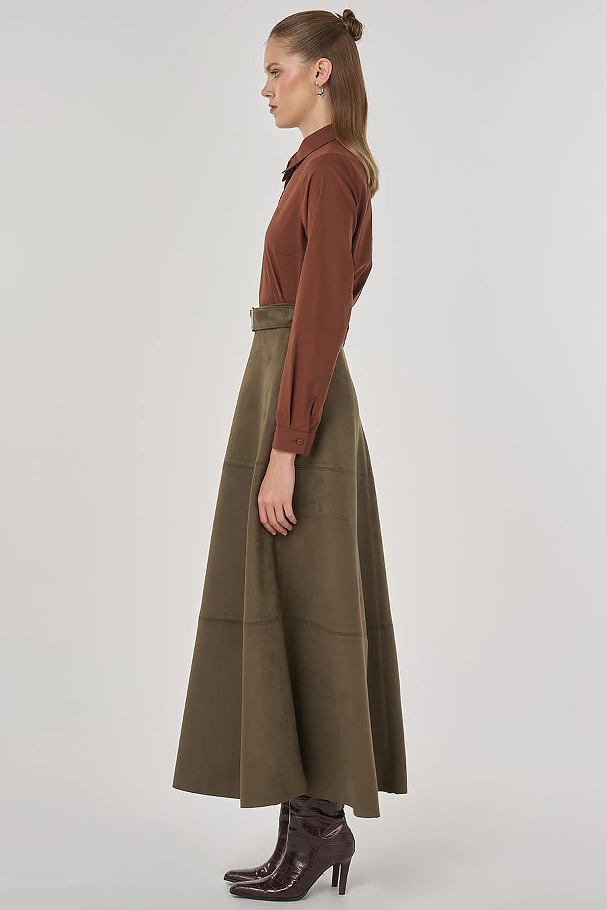 Buckle-Detailed Suede Skirt in Khaki