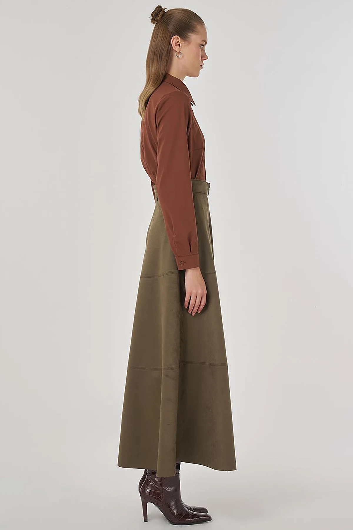 Buckle-Detailed Suede Skirt in Khaki