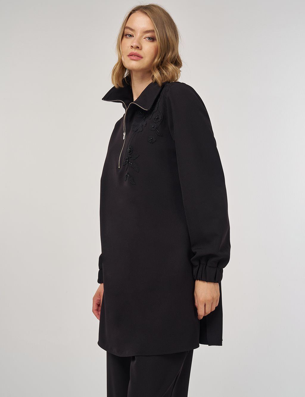 Embroidered Two-Piece Suit in Black 