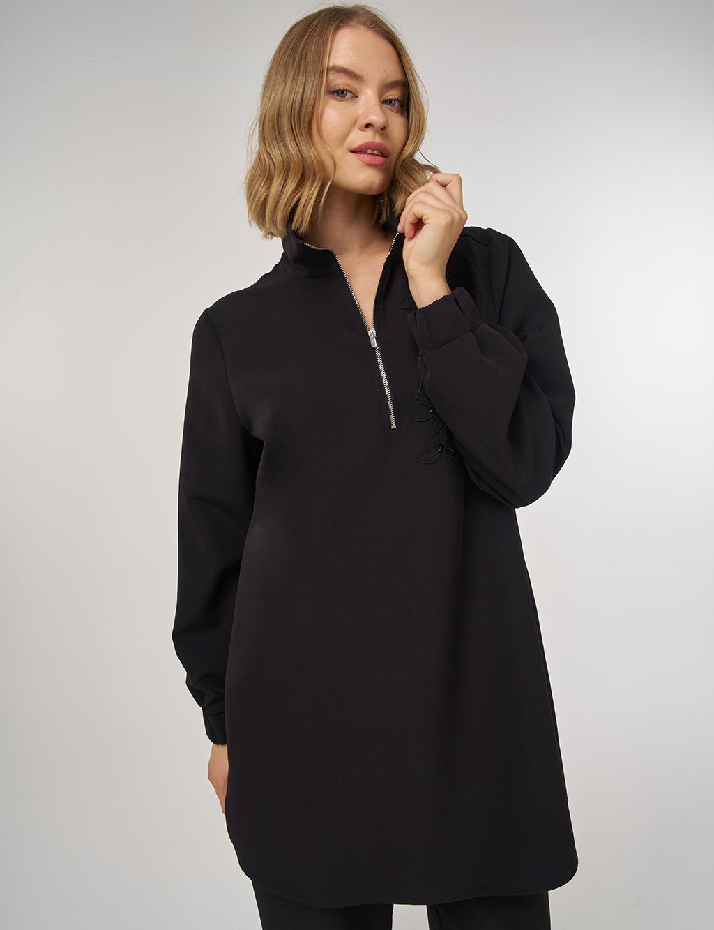 Embroidered Two-Piece Suit in Black 