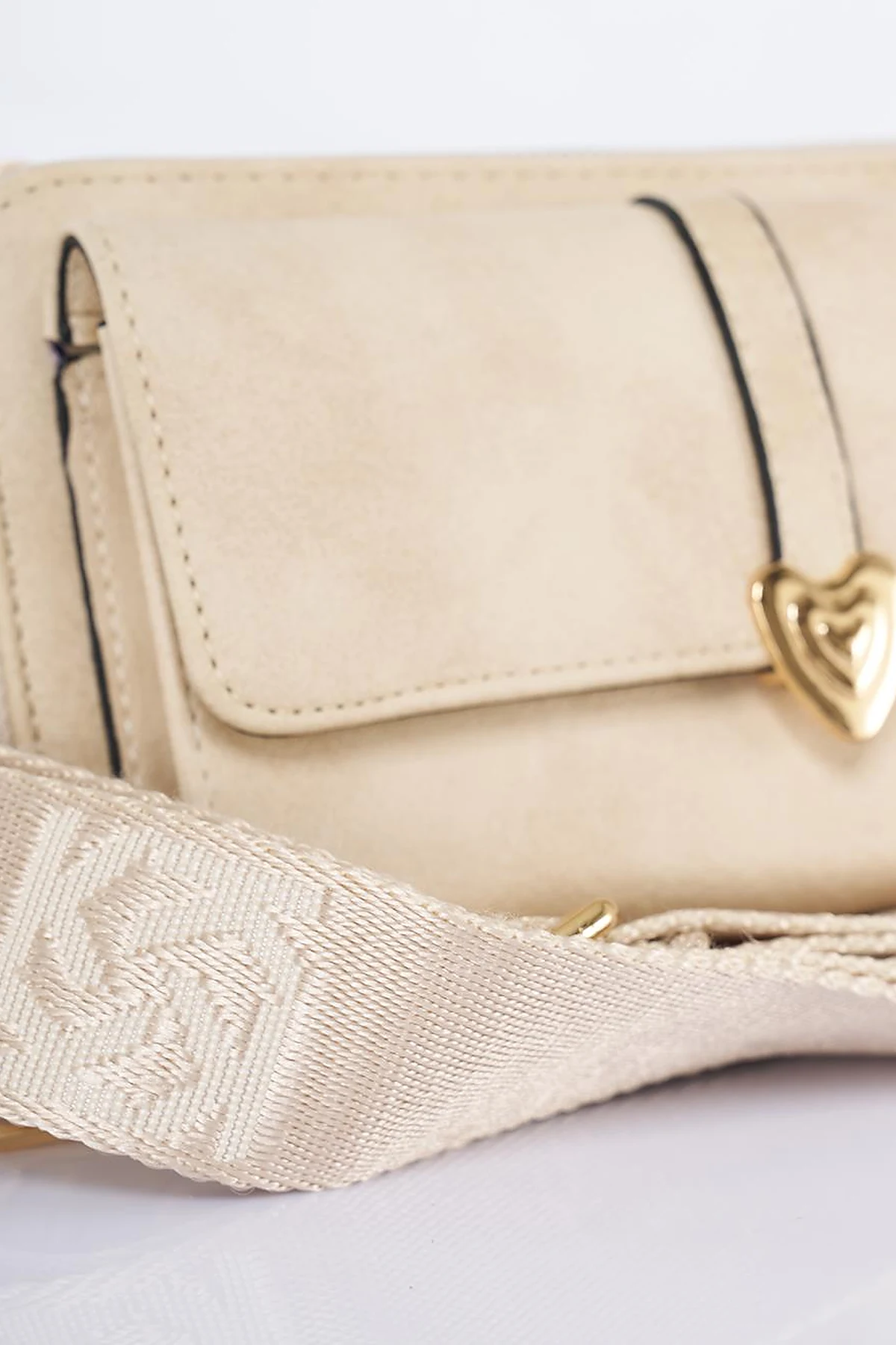 Heart Detailed Crossbody Wallet Bag Cream