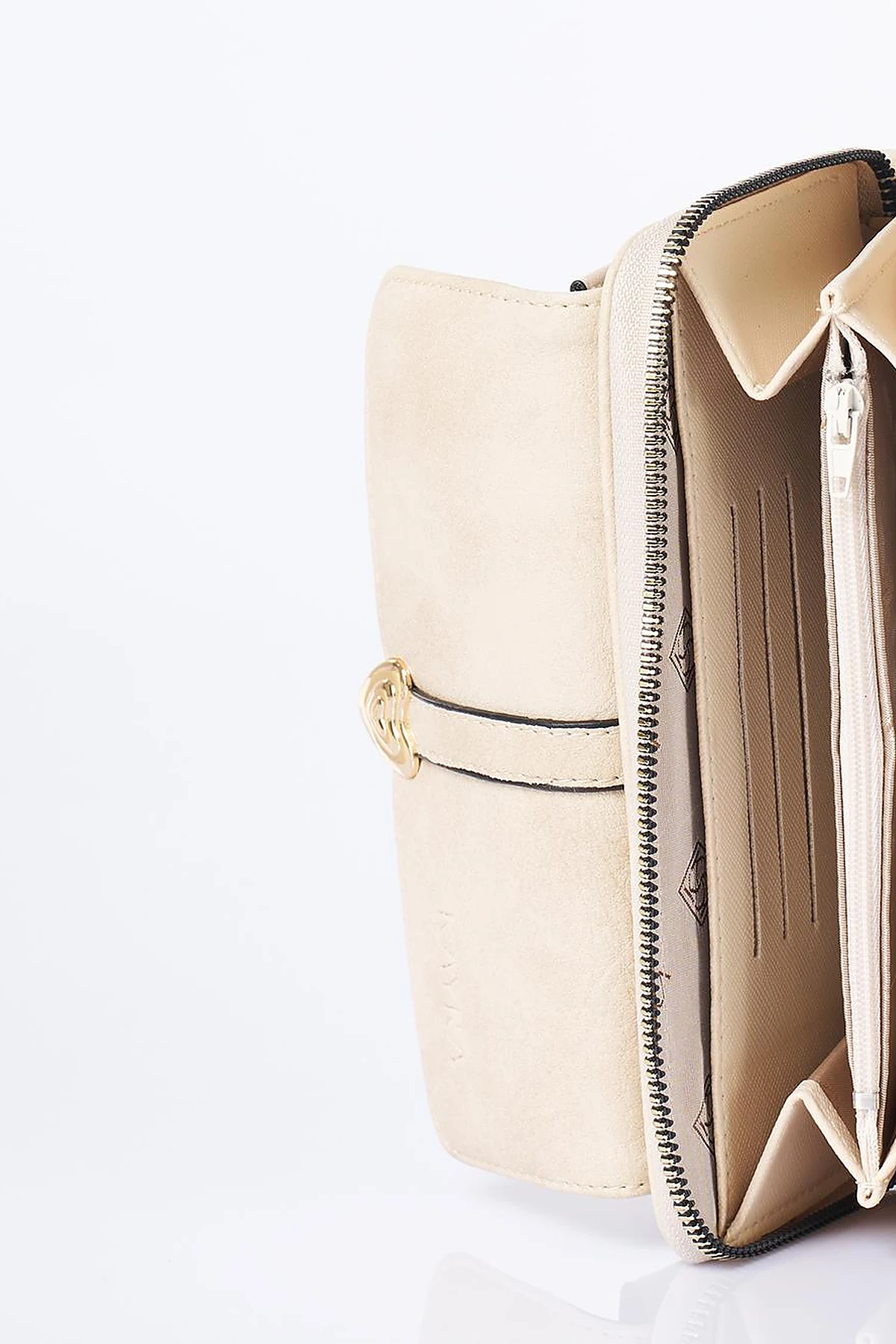 Heart Detailed Crossbody Wallet Bag Cream