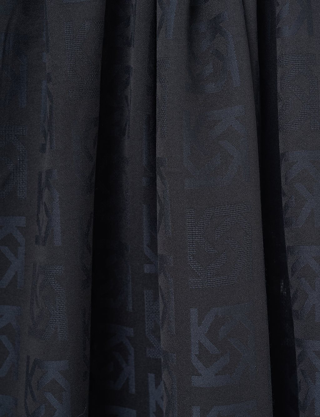 Logo Detaylı Viskon Şal Siyah