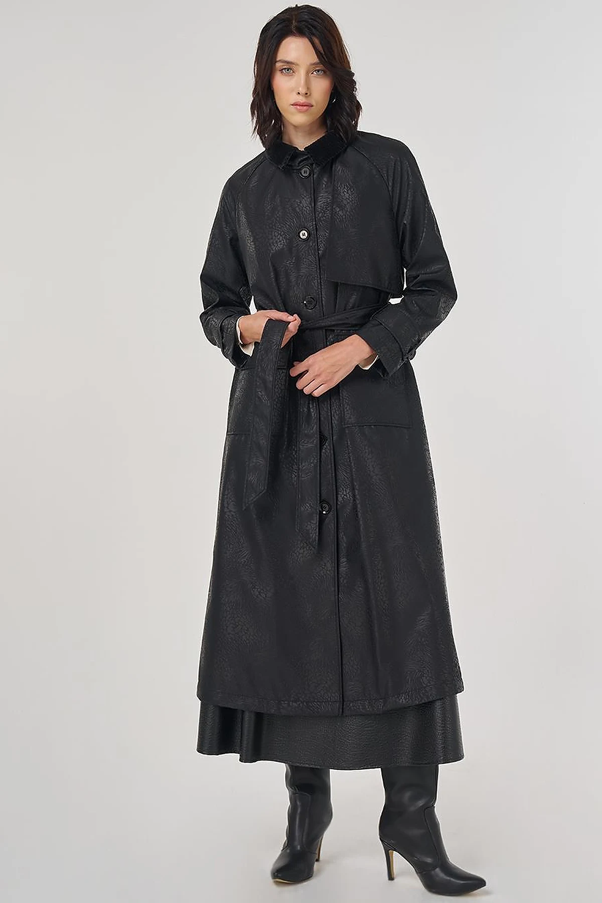 Velvet Collared Long Trench Coat Black