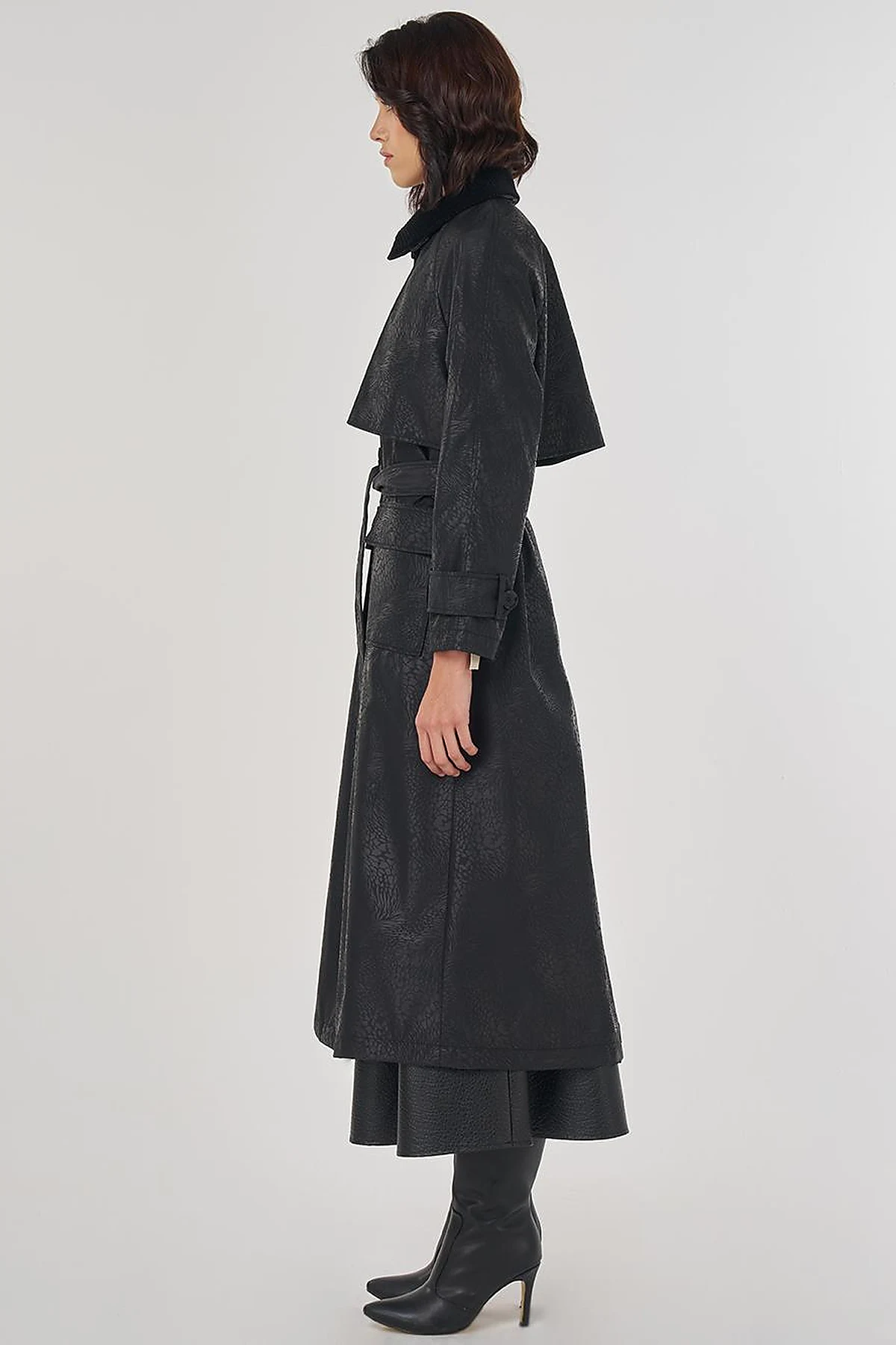 Velvet Collared Long Trench Coat Black