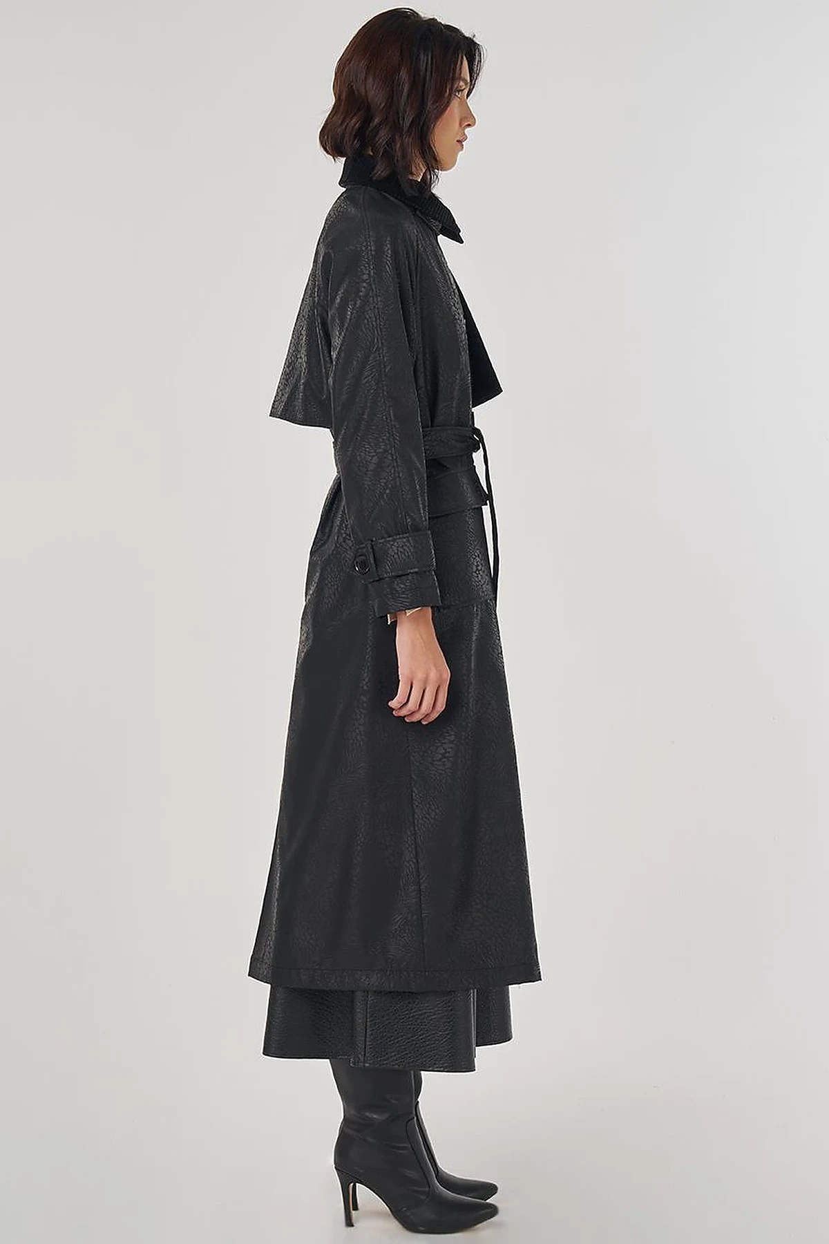 Velvet Collared Long Trench Coat Black