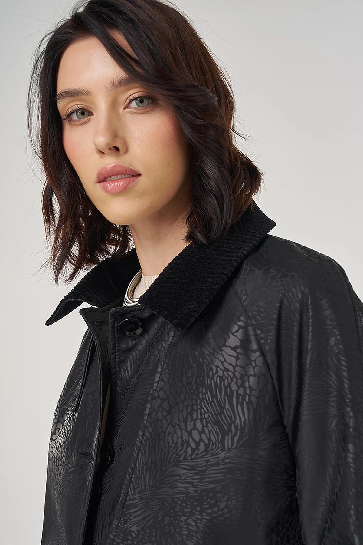 Velvet Collared Long Trench Coat Black