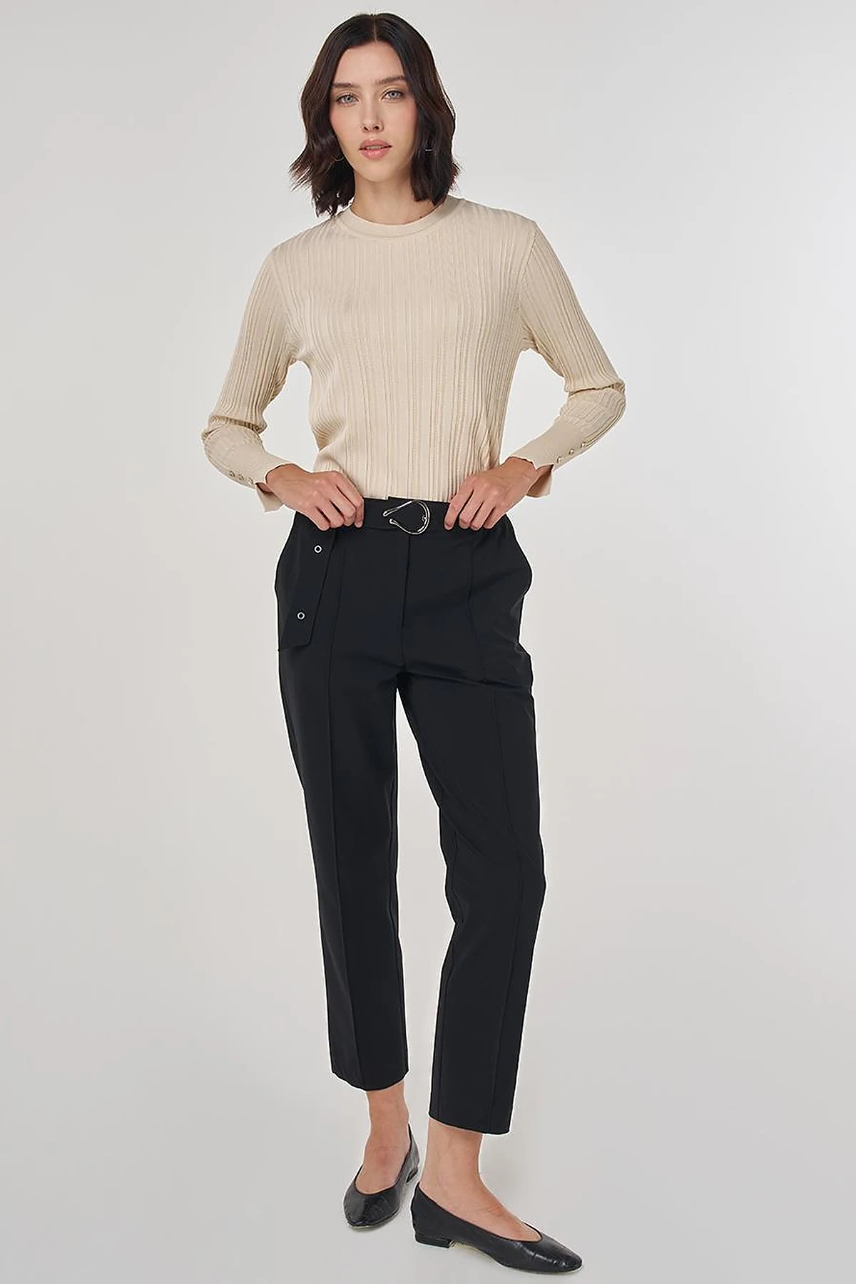 Grass-Embroidered Carrot Trousers with Elastic Waist Belt Black