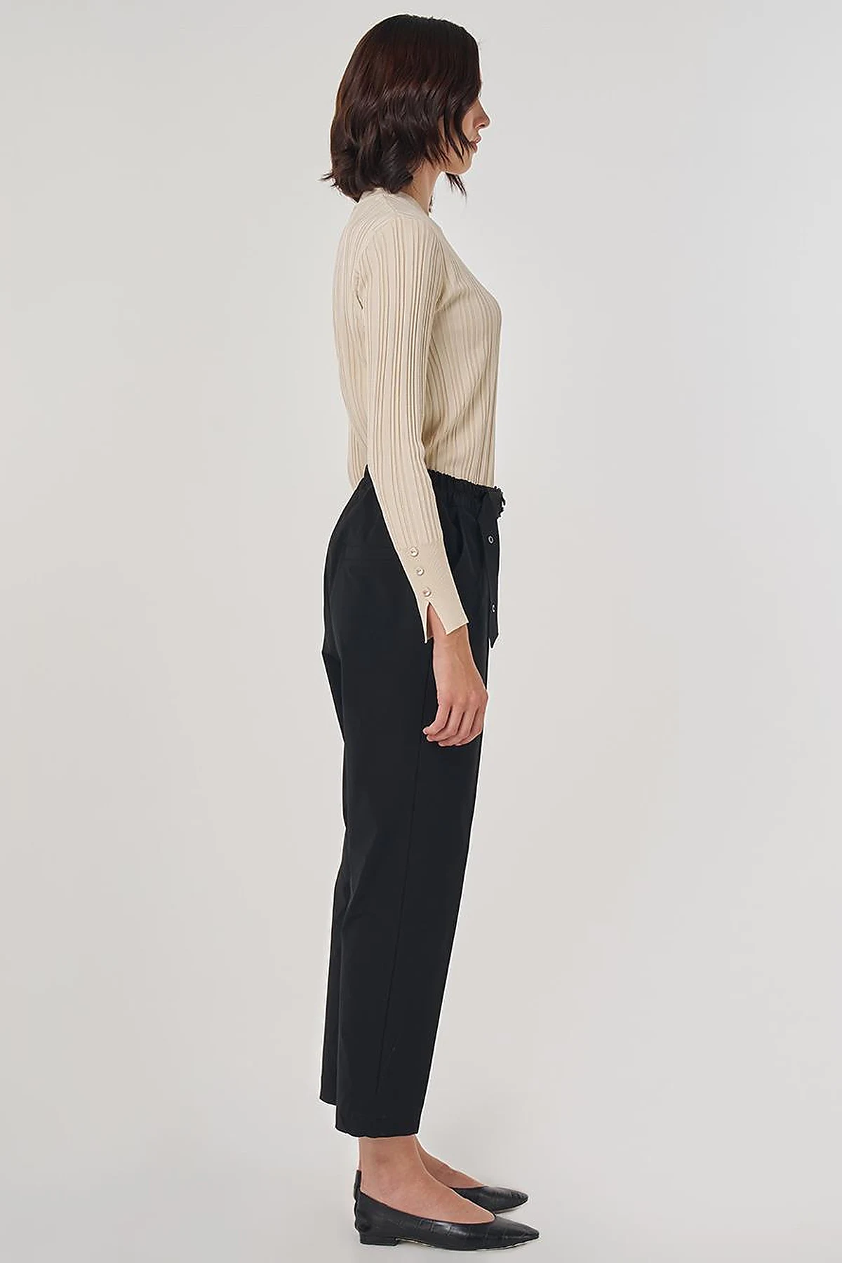 Grass-Embroidered Carrot Trousers with Elastic Waist Belt Black