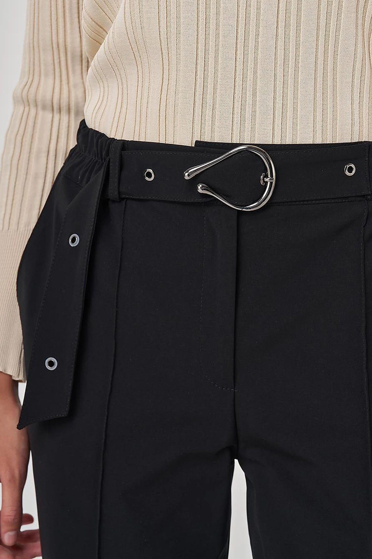 Grass-Embroidered Carrot Trousers with Elastic Waist Belt Black