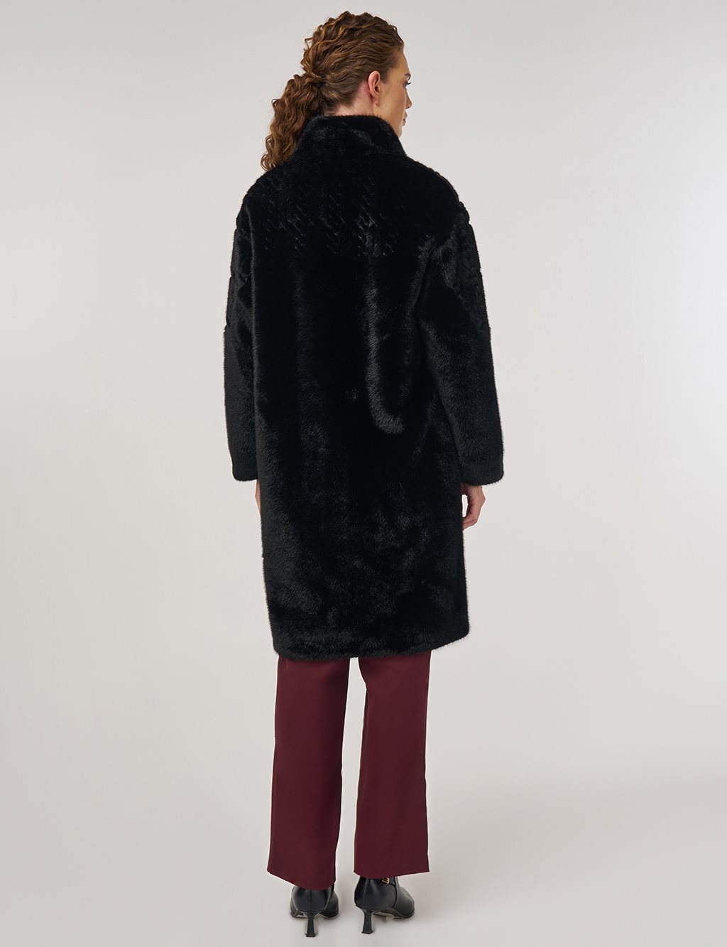 Dik Yaka Peluş Kaban Siyah 