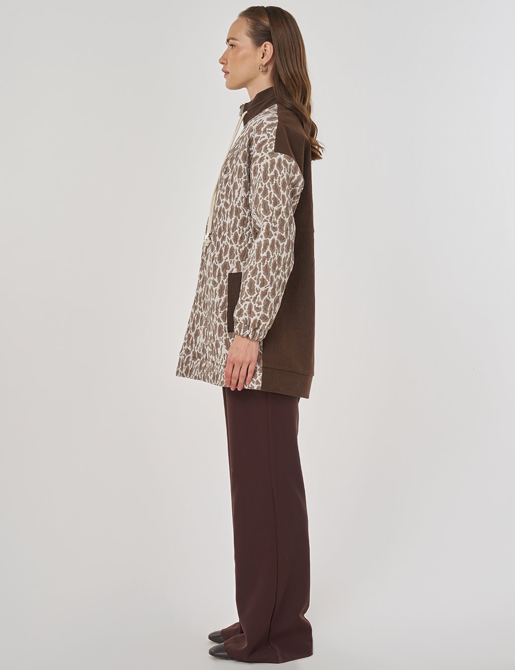 Dik Yaka Jakarlı Sweatshirt Vizon