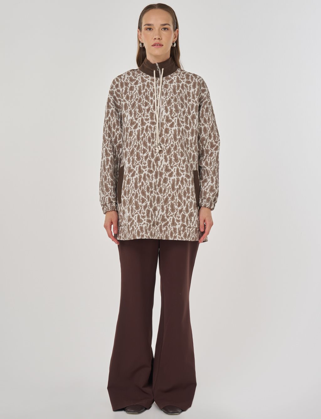 Dik Yaka Jakarlı Sweatshirt Vizon