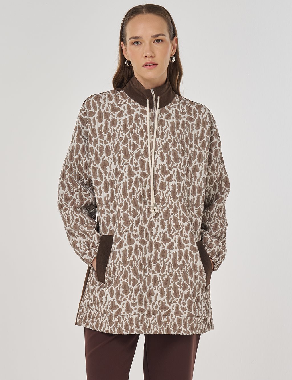 Dik Yaka Jakarlı Sweatshirt Vizon