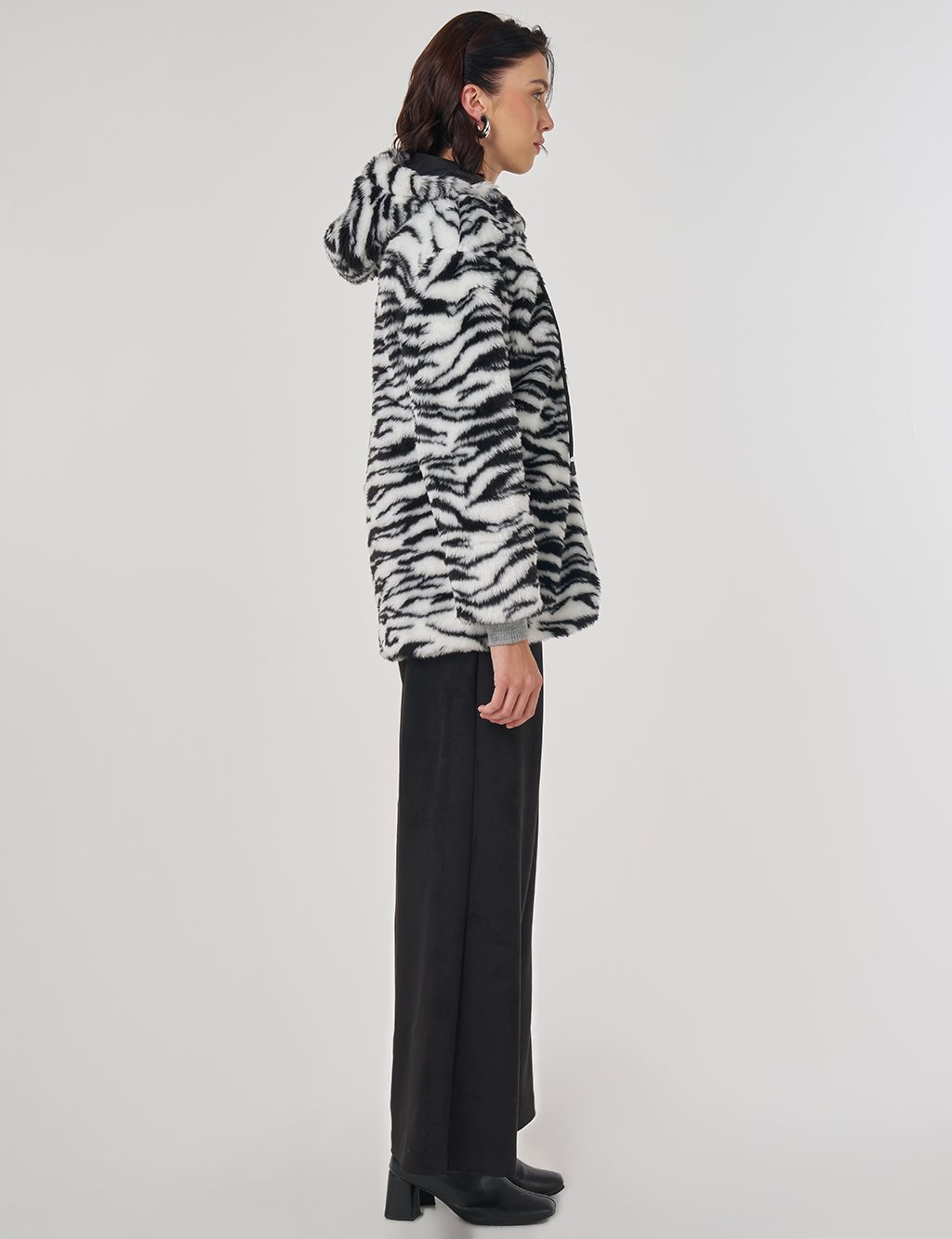 Zebra Pattern Plush Jacket Black