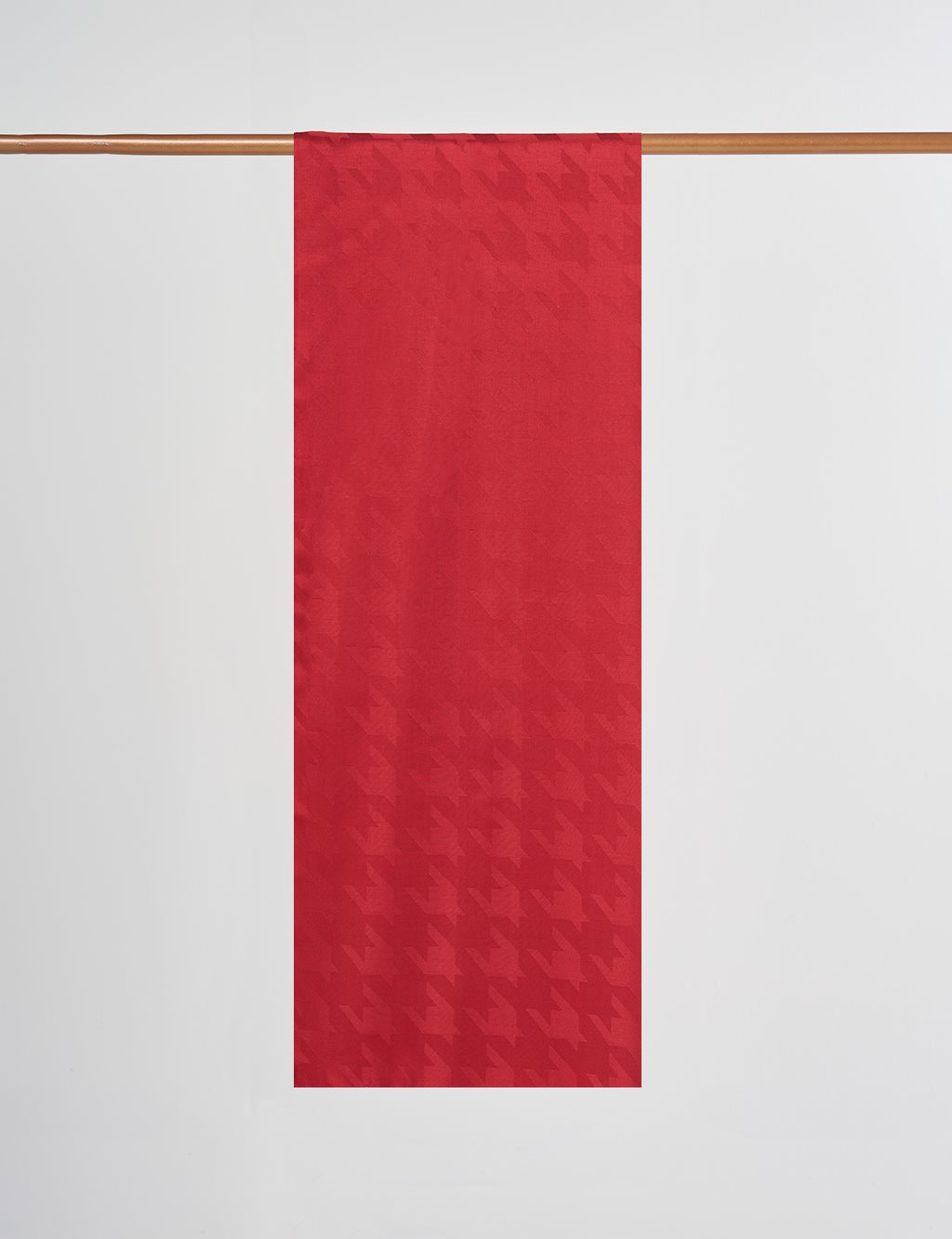 Hound's Foot Jacquard-Woven Shawl Cherry