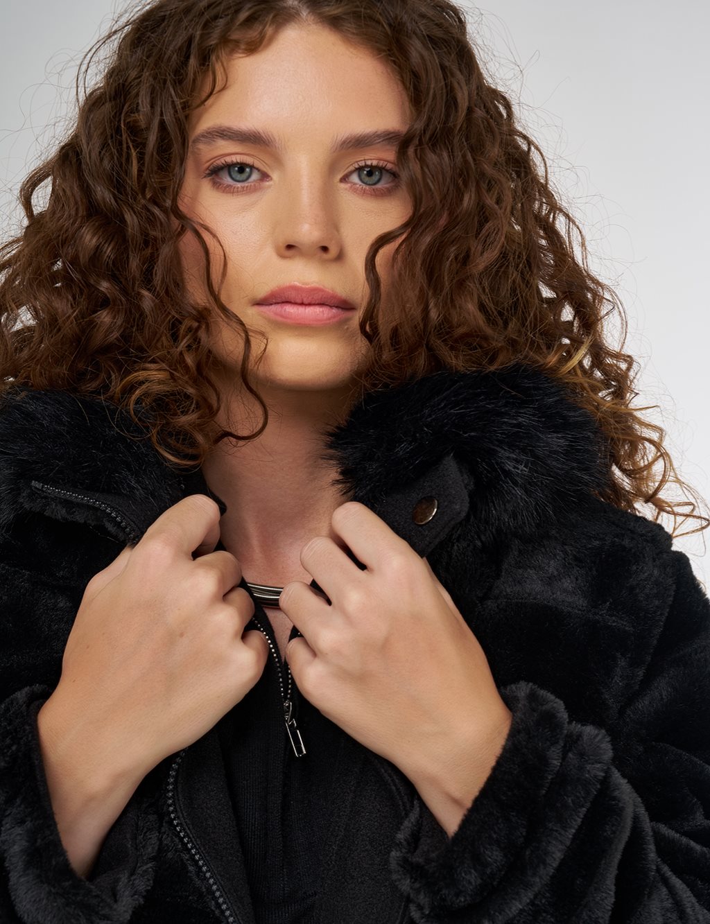 Çift Taraflı Kürk Detaylı Kaban Siyah 