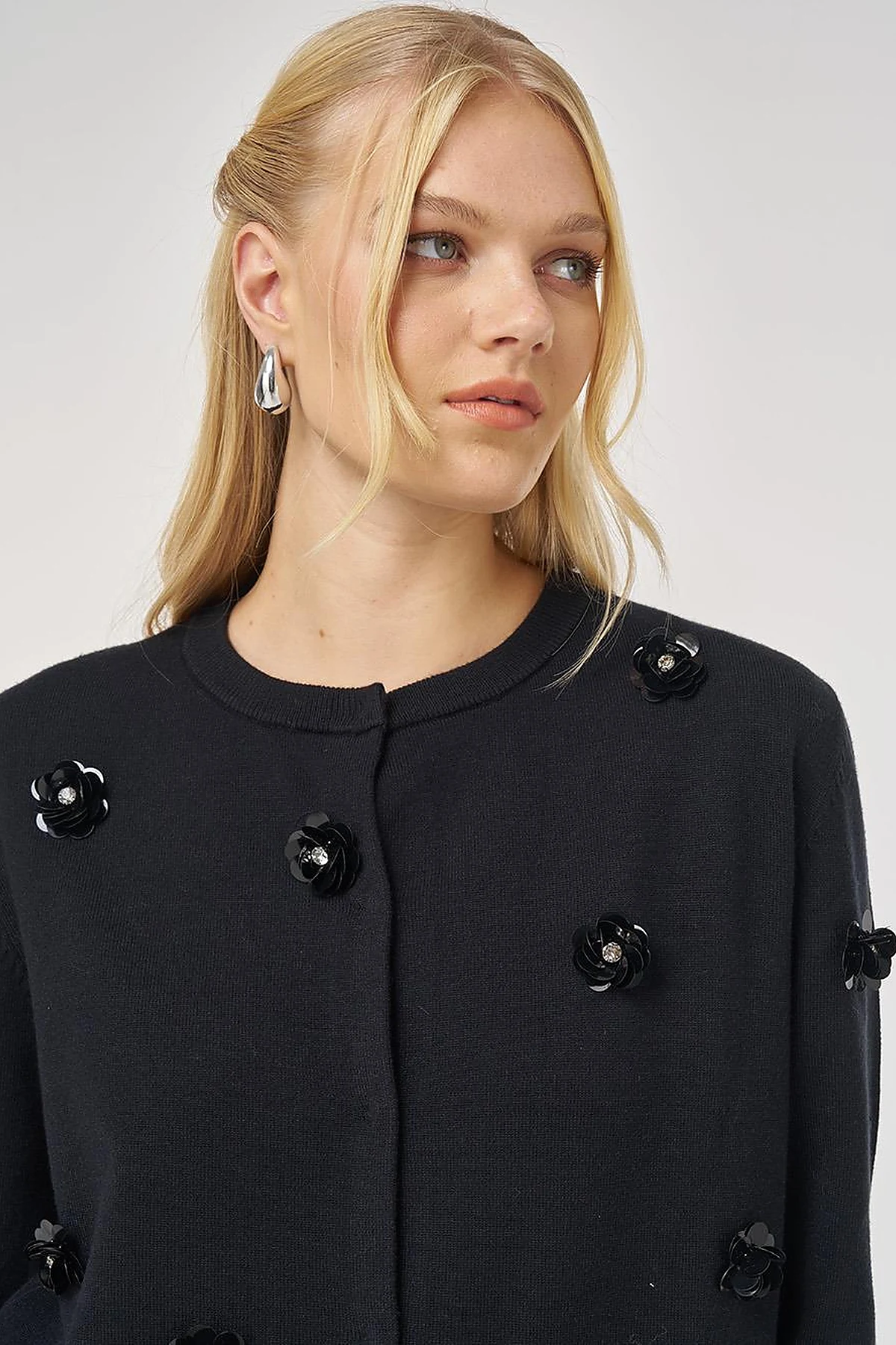 Floral Embroidered Viscose Knit Cardigan in Black