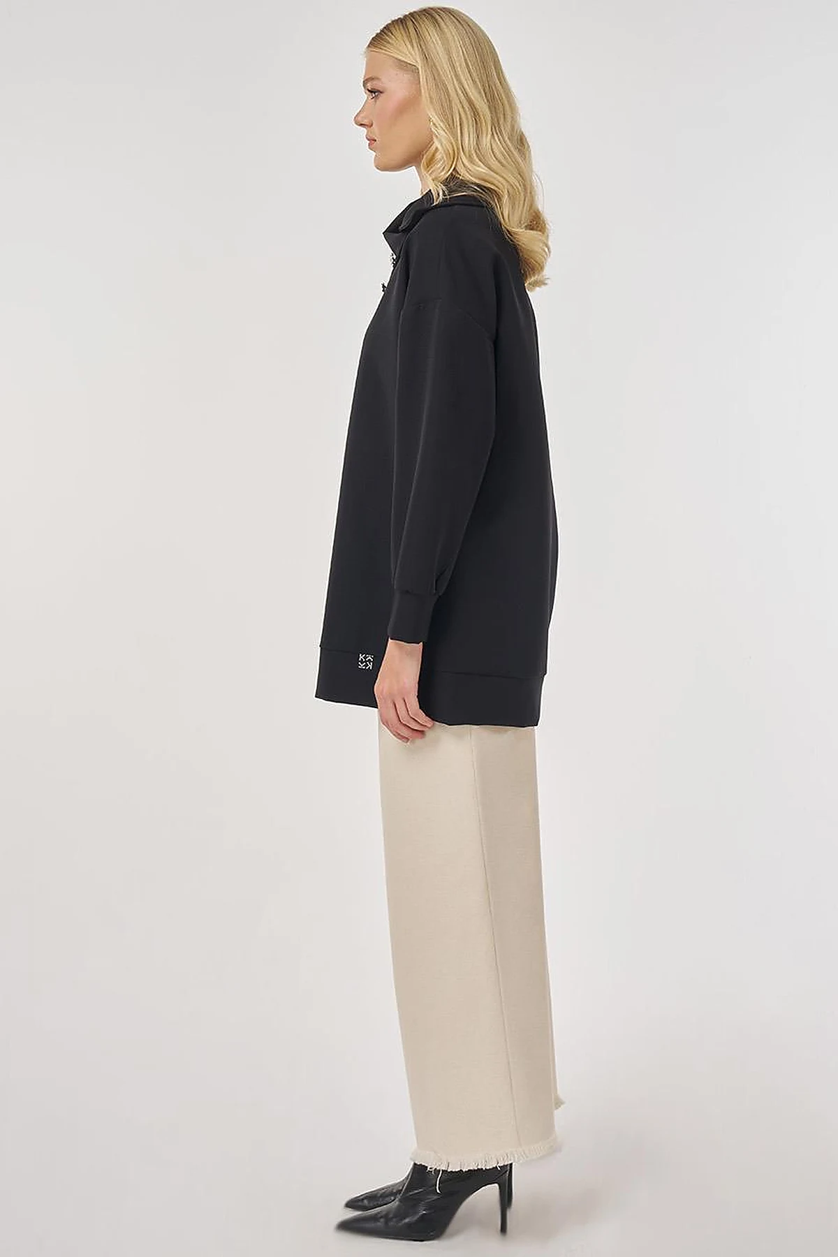 Button-Detailed Viscose Sweatshirt in Black