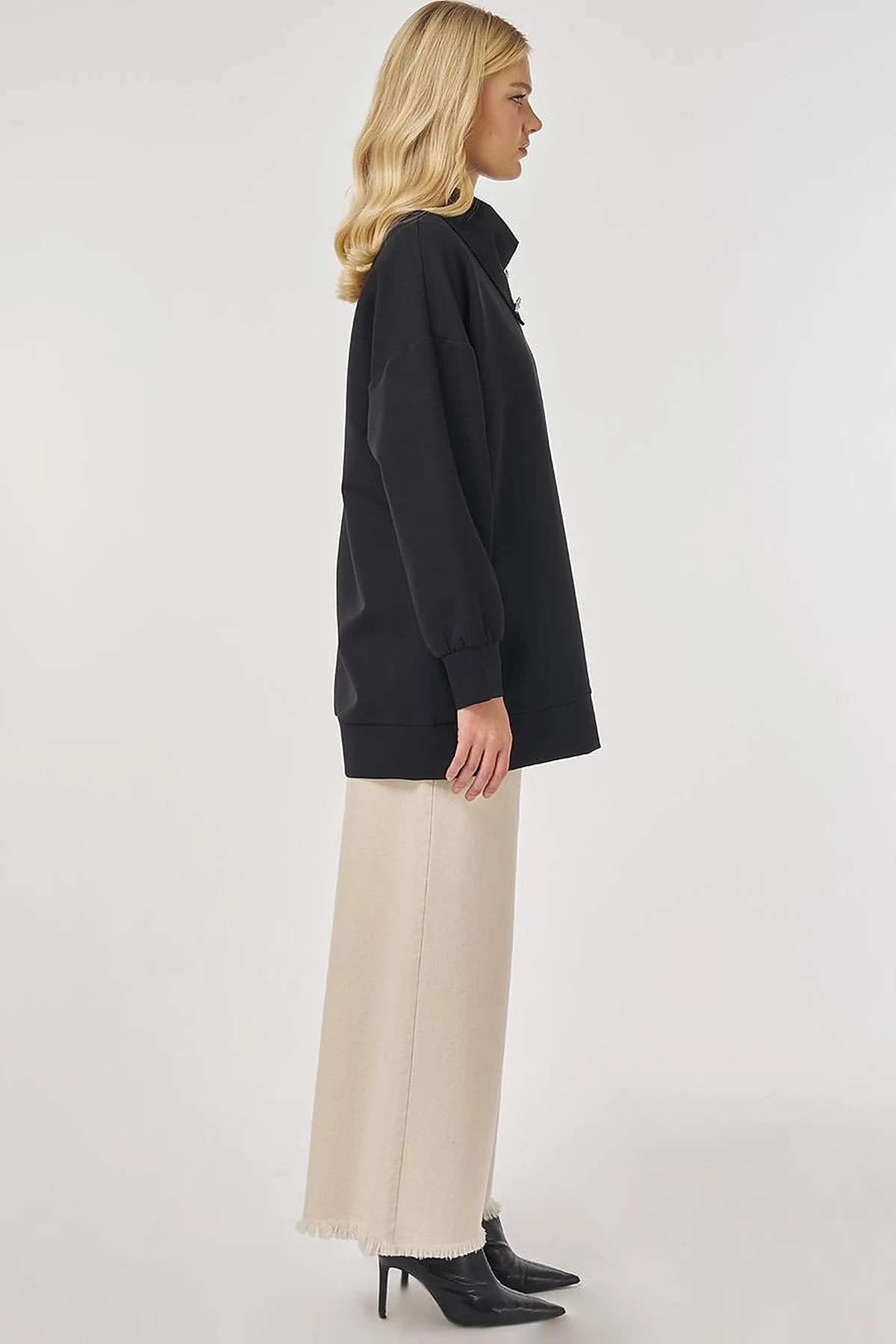 Button-Detailed Viscose Sweatshirt in Black