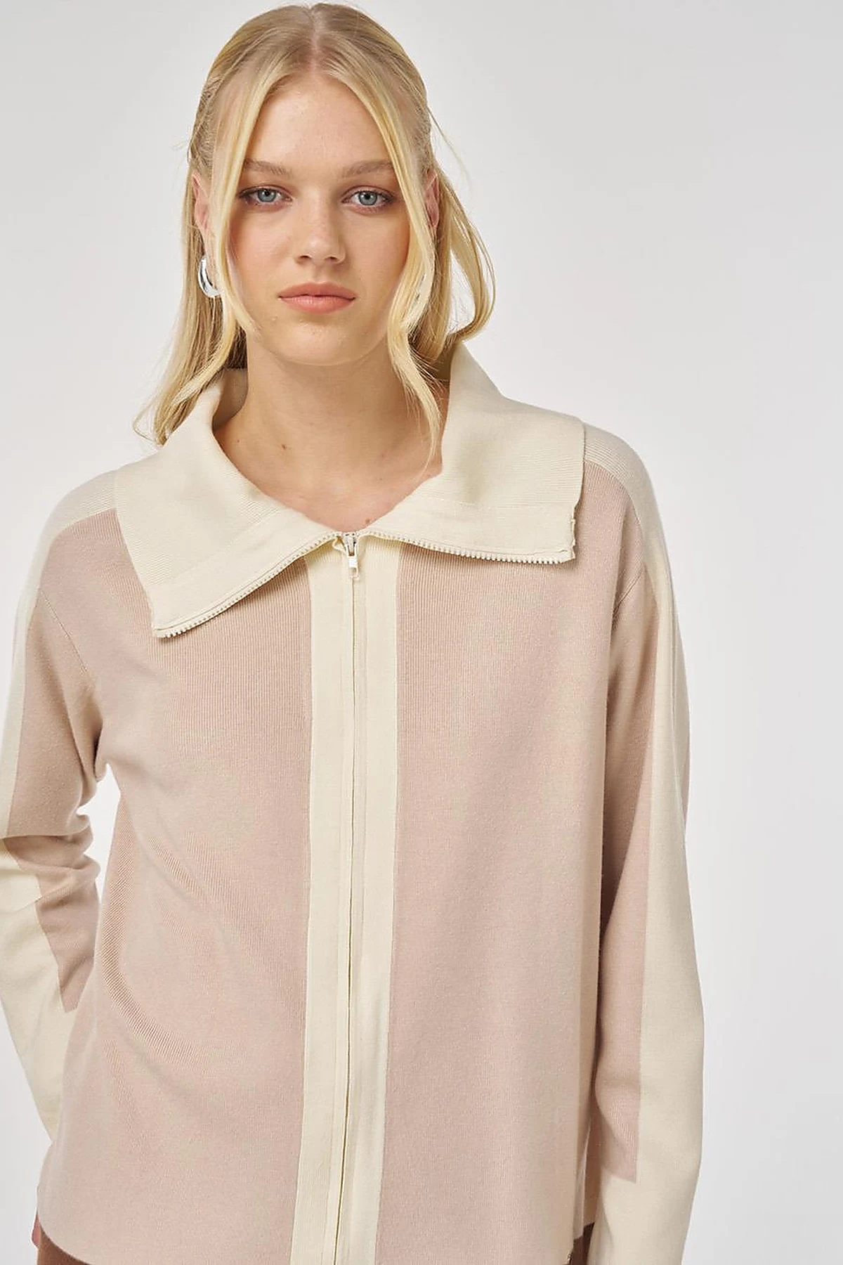 Wide Collar Knit Suit in Mink