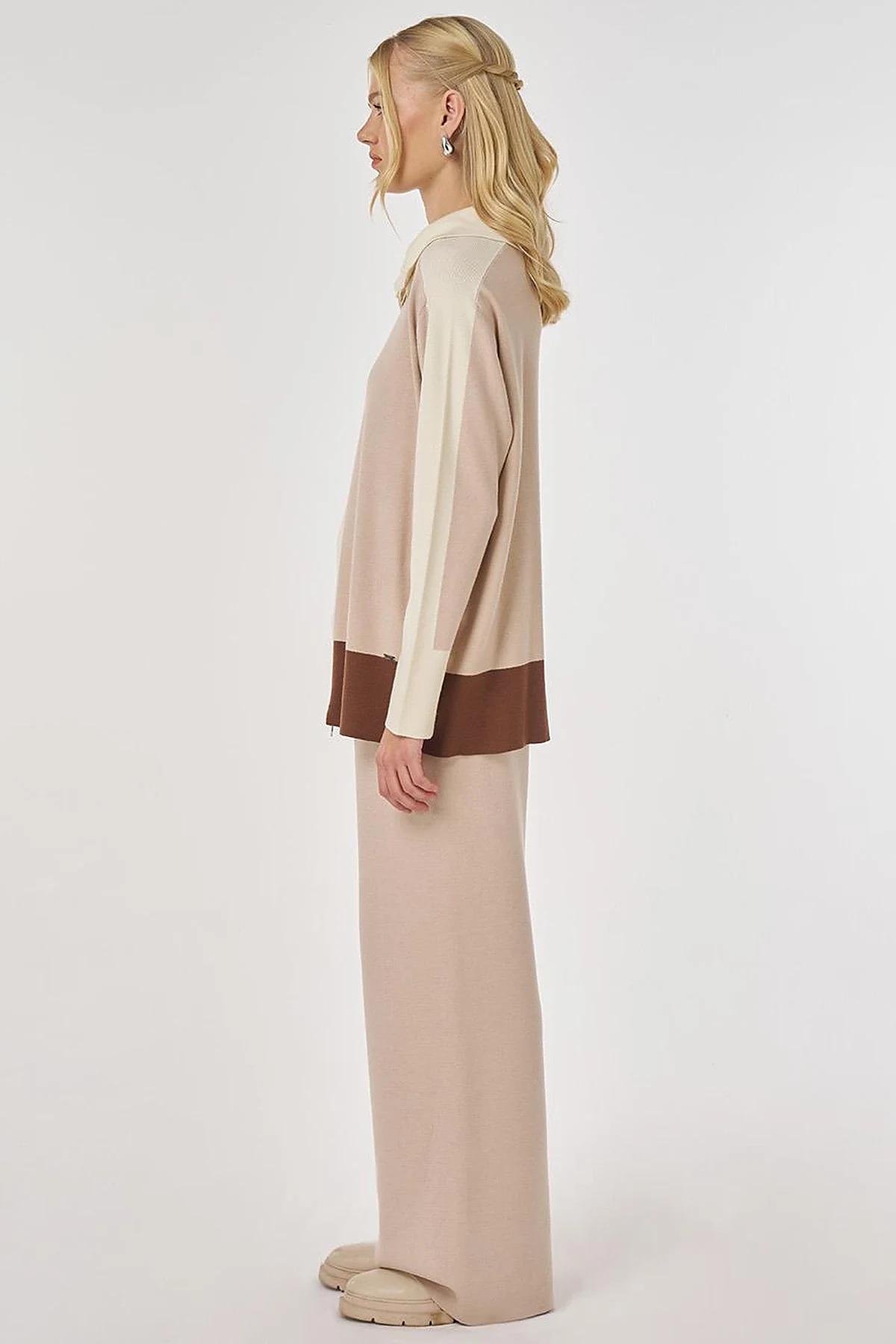 Wide Collar Knit Suit in Mink