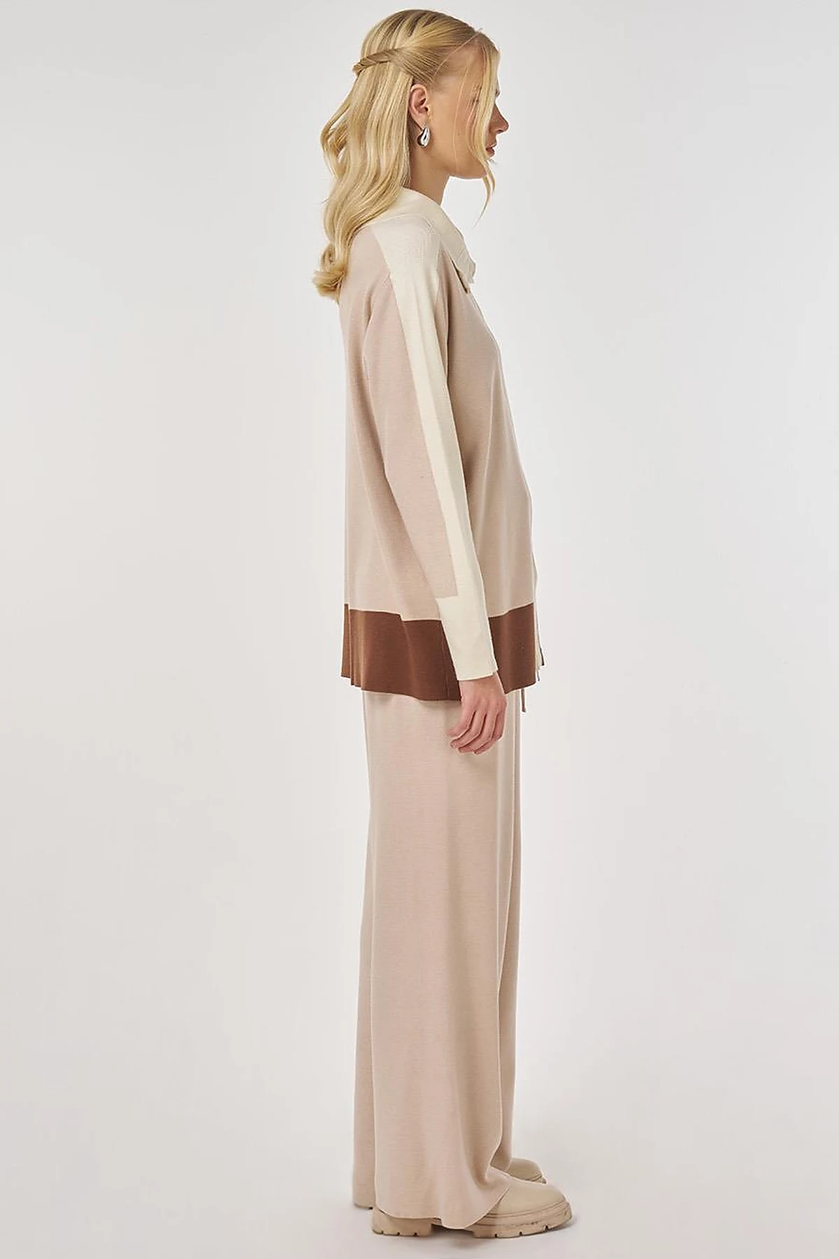 Wide Collar Knit Suit in Mink