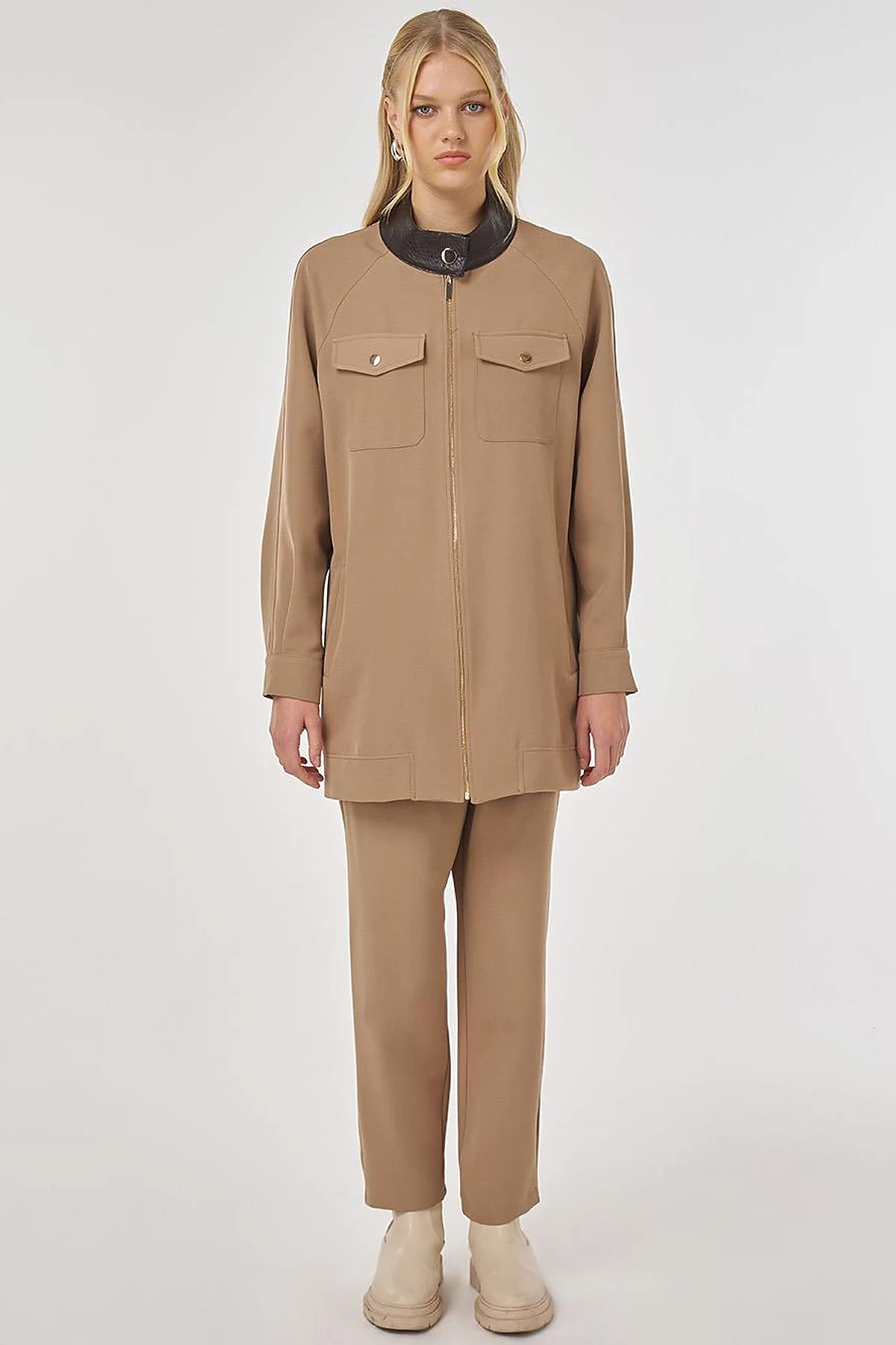 Relaxed-Fit Two-Piece Set with Faux Leather Collar in Dark Mink 