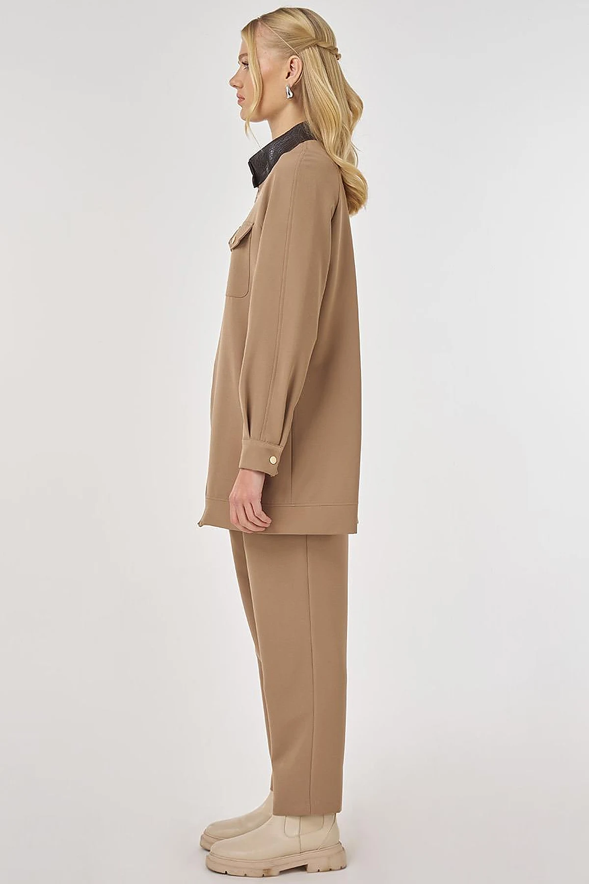 Relaxed-Fit Two-Piece Set with Faux Leather Collar in Dark Mink 