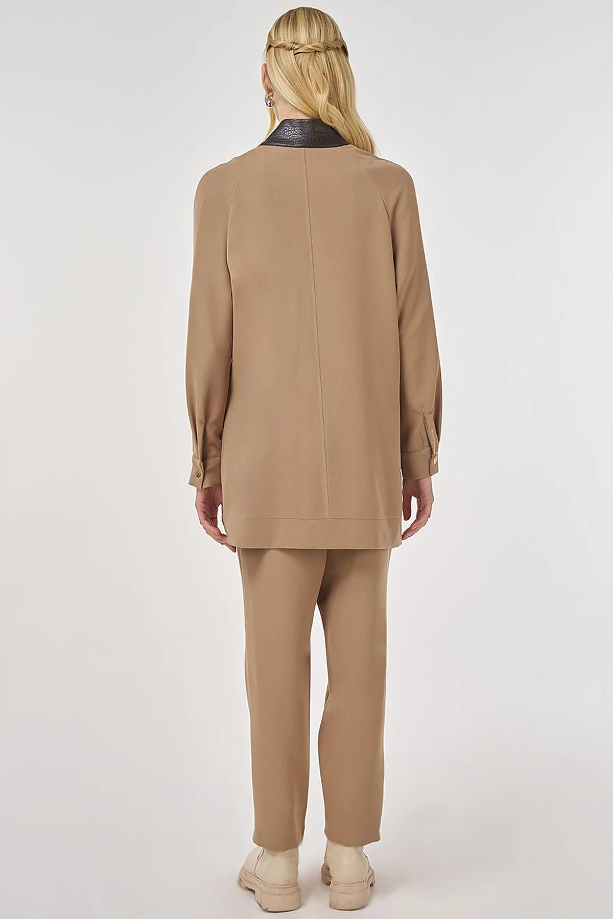 Relaxed-Fit Two-Piece Set with Faux Leather Collar in Dark Mink 