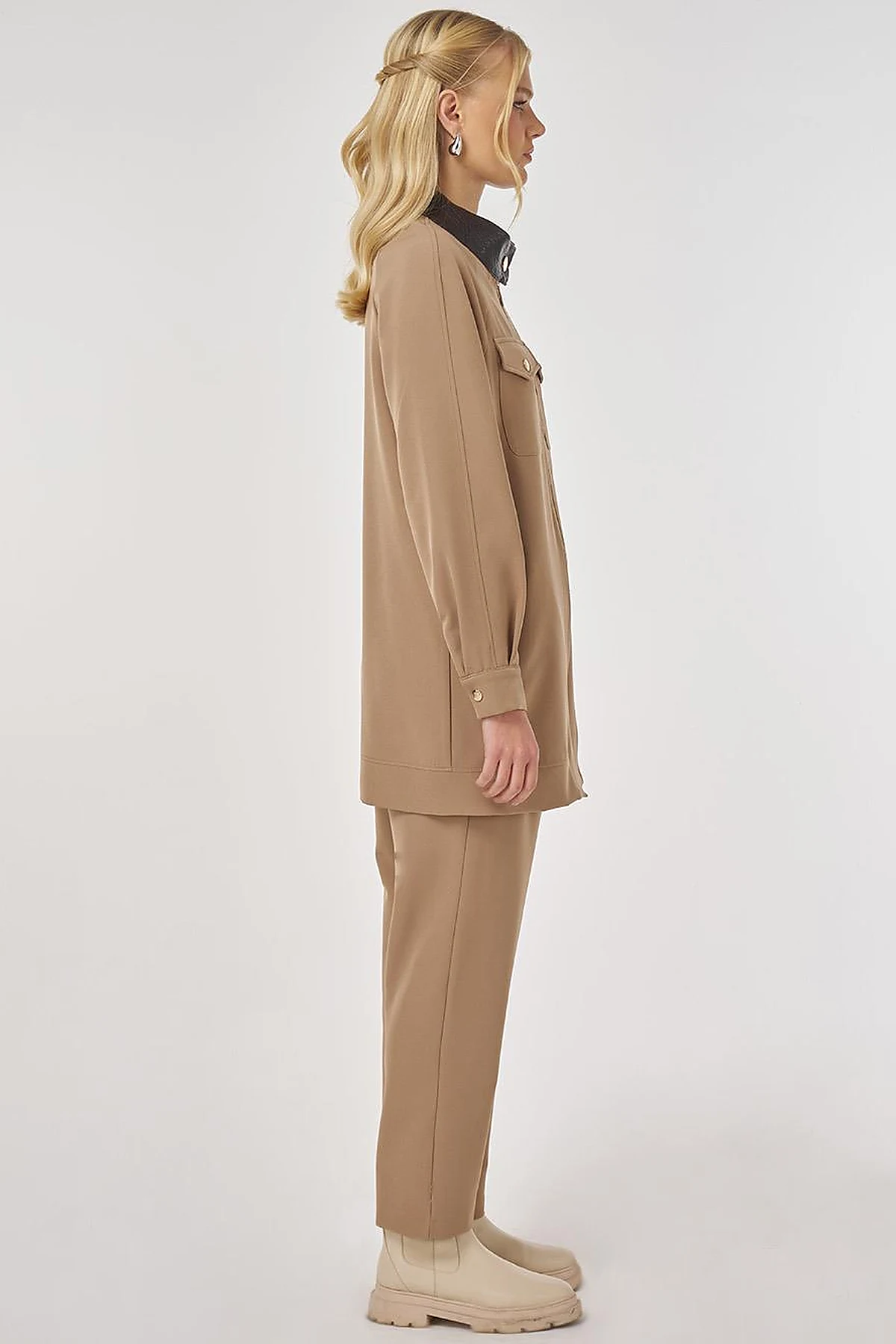 Relaxed-Fit Two-Piece Set with Faux Leather Collar in Dark Mink 