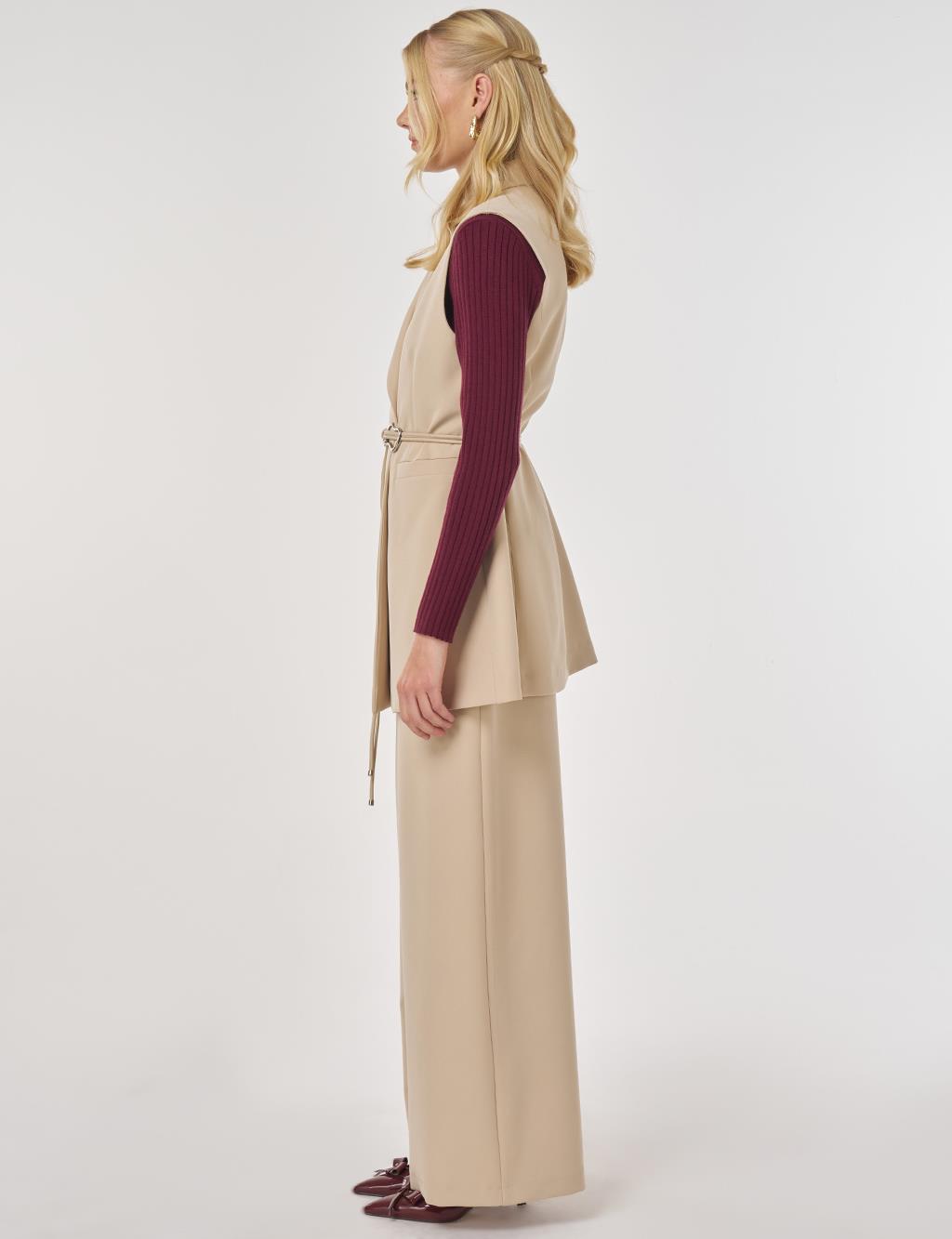 Deri İp Kemer Detaylı Yelekli Takım Taş