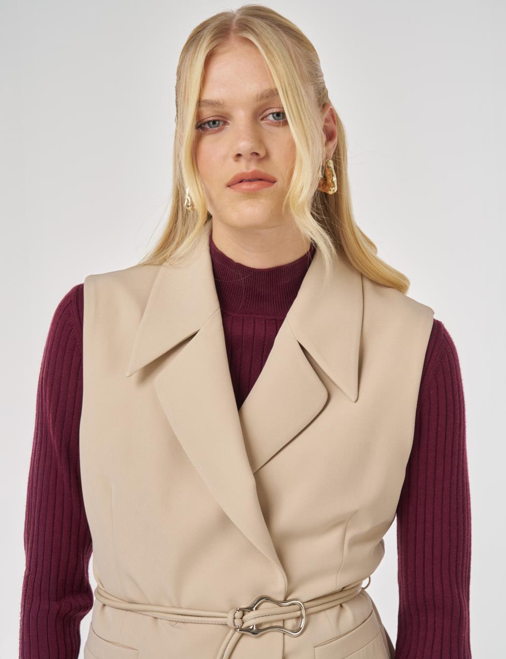 Deri İp Kemer Detaylı Yelekli Takım Taş