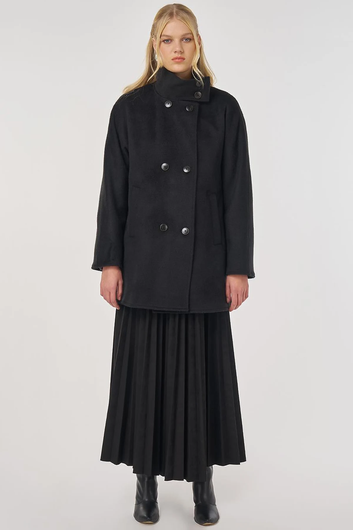 Stand Collar Short Wool Coat in Black