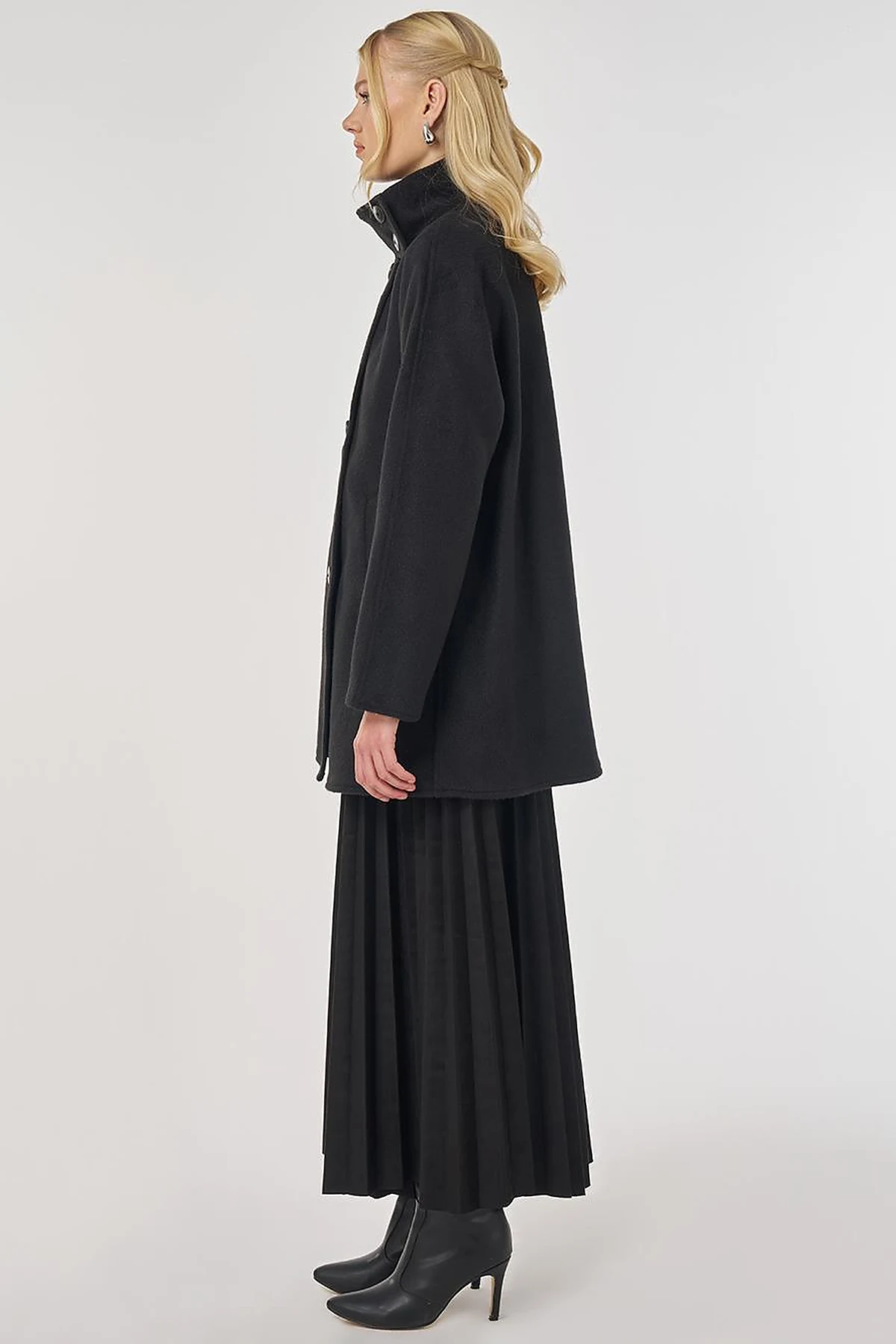 Stand Collar Short Wool Coat in Black