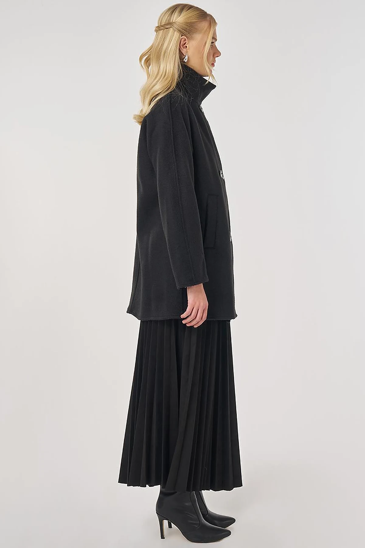 Stand Collar Short Wool Coat in Black