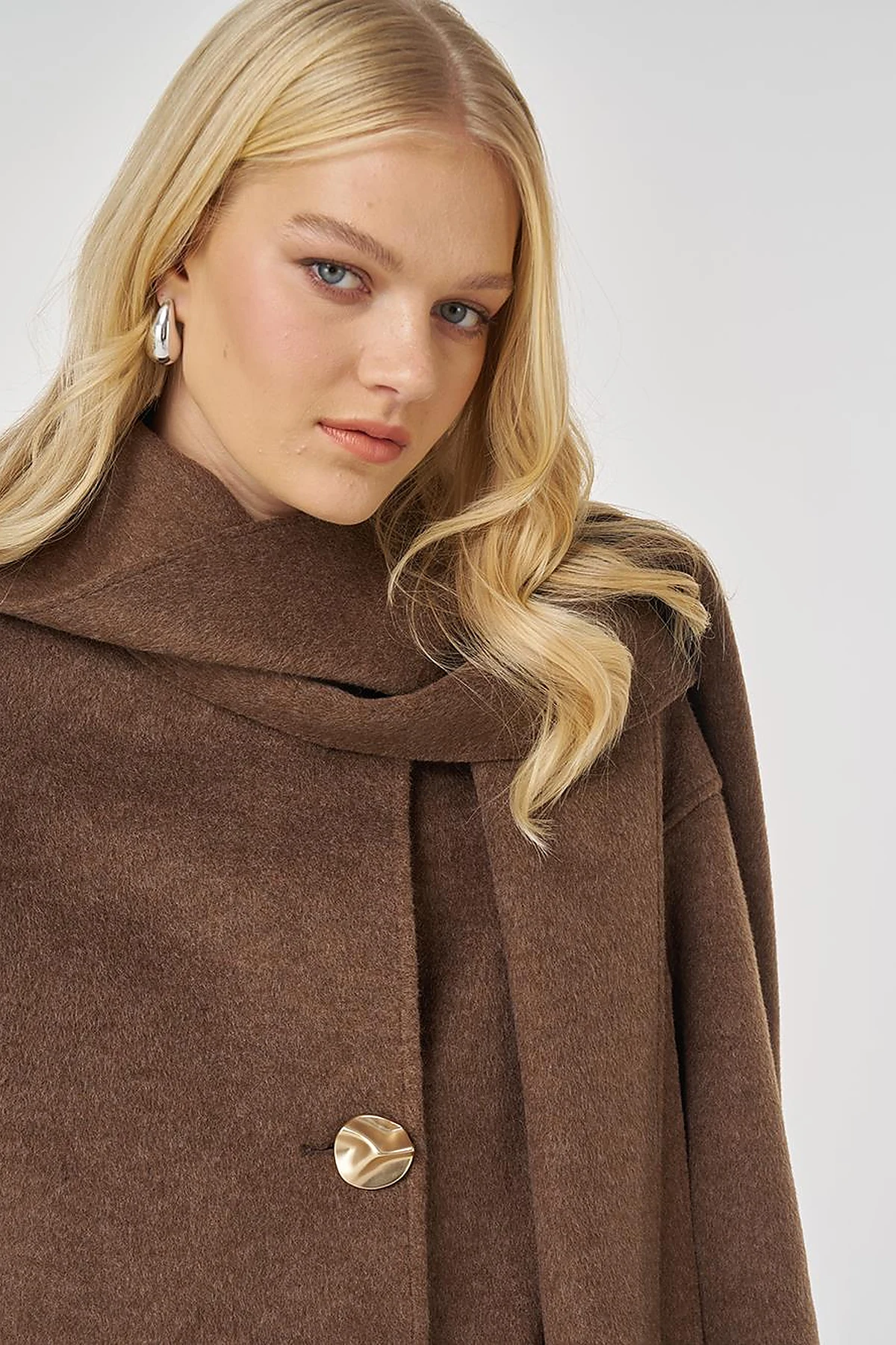 Button-Detailed Scarfed Cashmere Coat in Bitter Brown