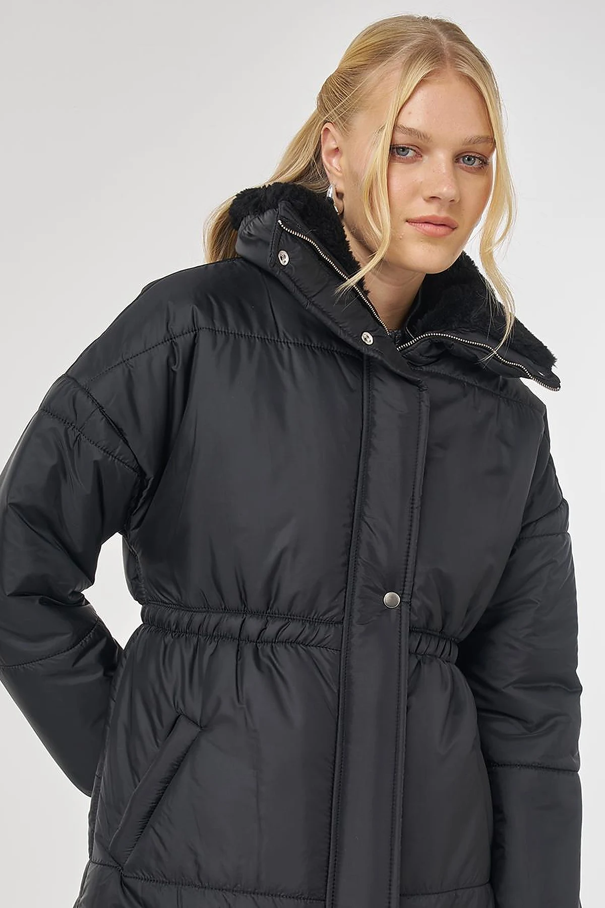Fur-Collar Quilted Coat in Black