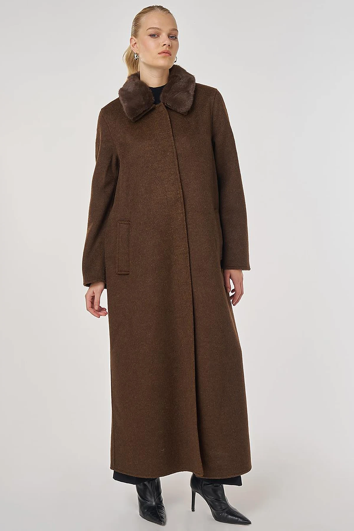 Wool Coat with Fur Collar in Dark Brown