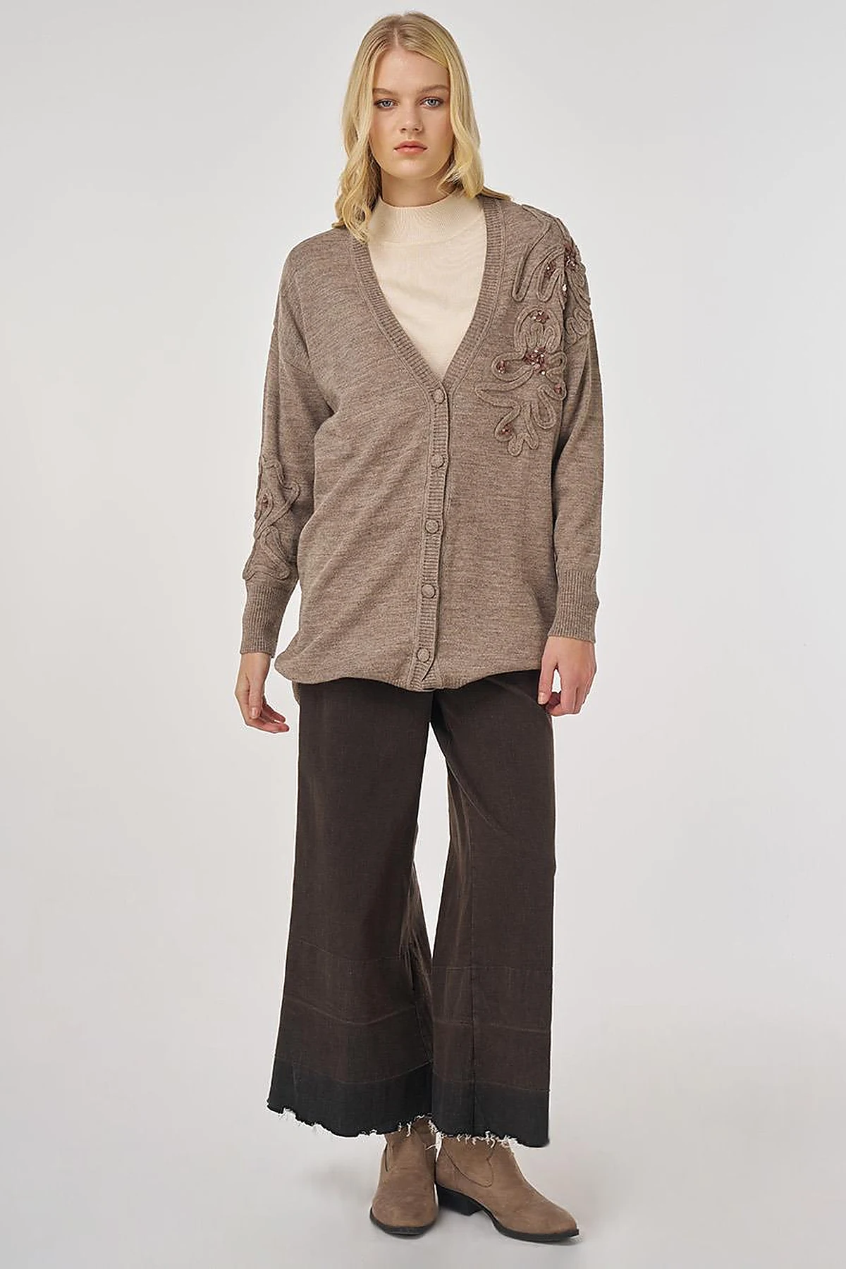 Sequin Detailed Knit Cardigan in Beige