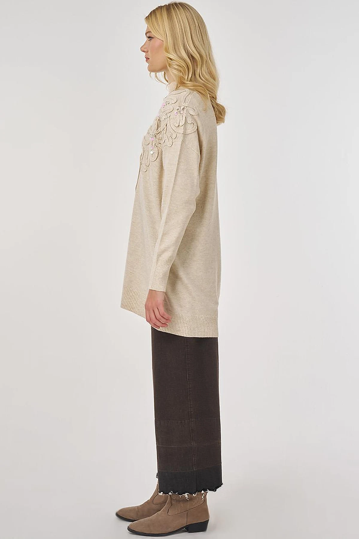 Sequin Detailed Knit Cardigan in Cream