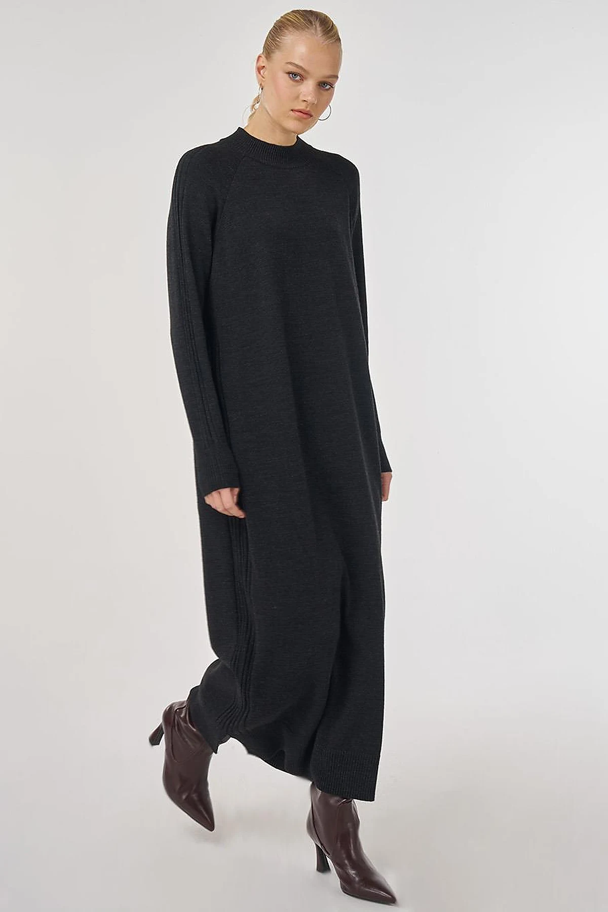 Raglan Sleeve Knit Dress in Black