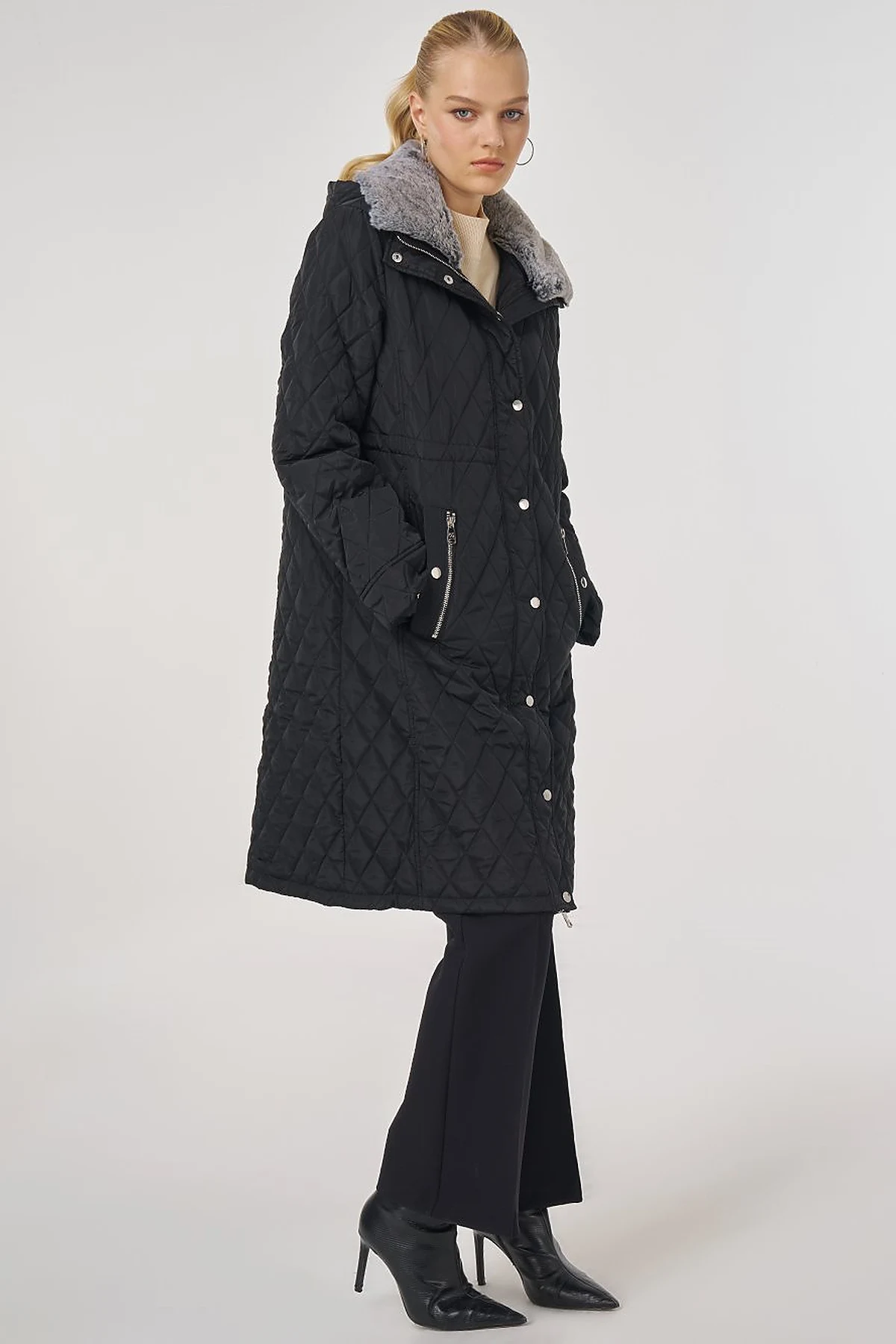 Fur Detailed Anorak Coat in Black